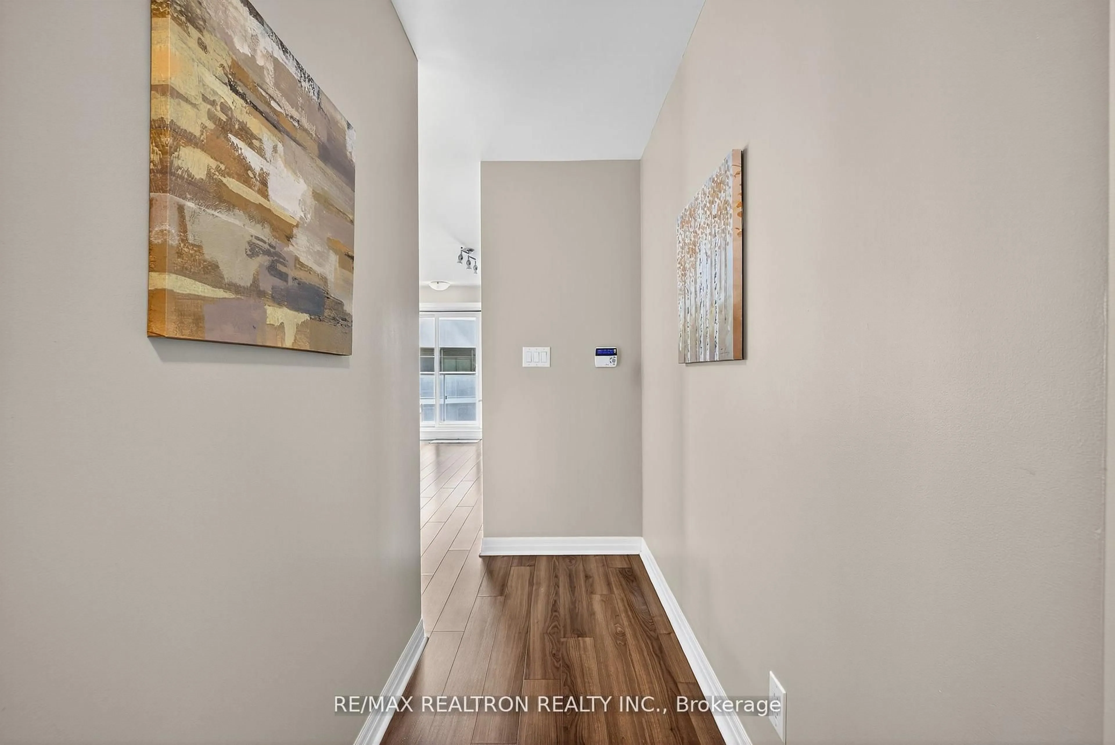 Indoor entryway for 2015 Sheppard Ave #301, Toronto Ontario M2J 0B3