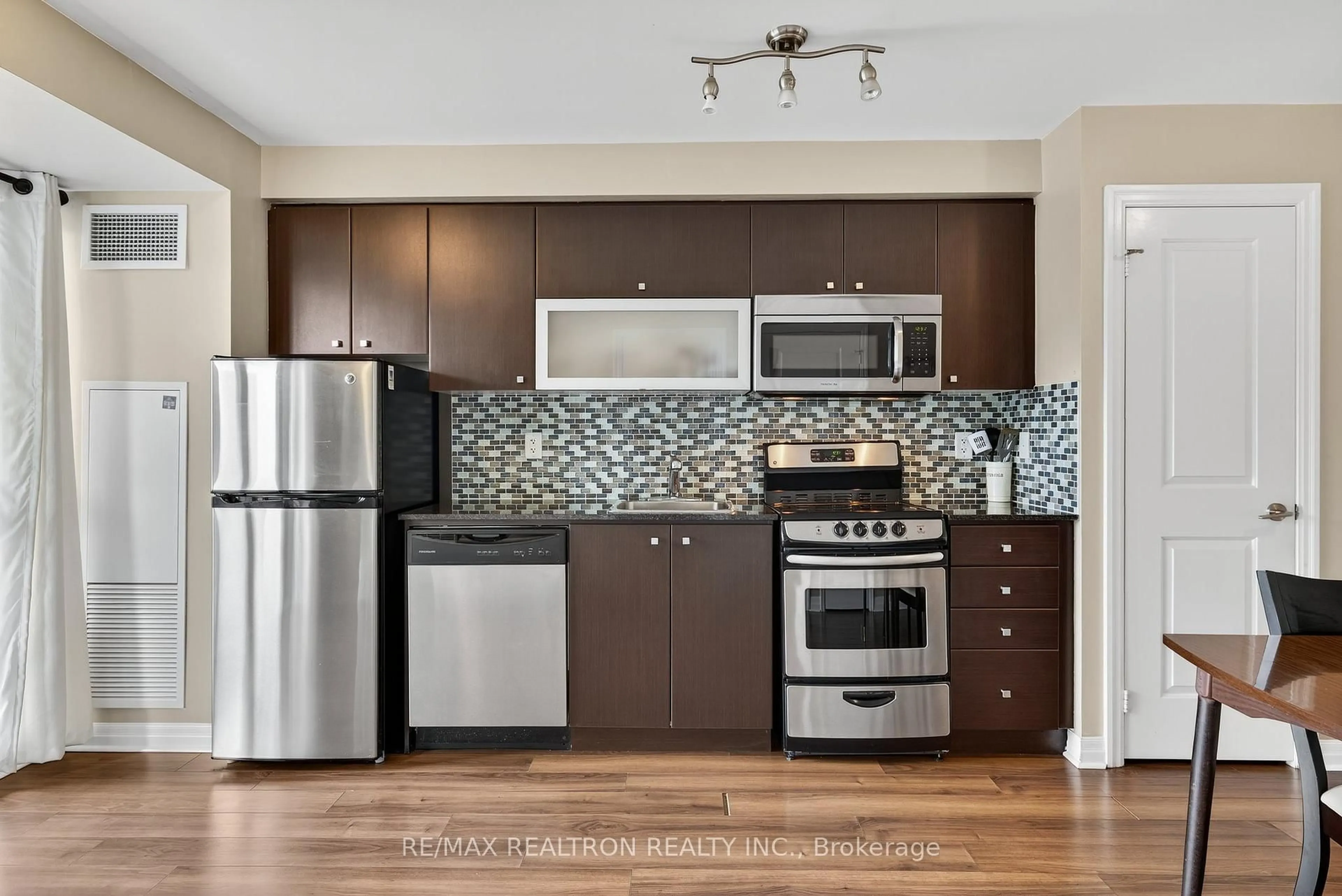 Standard kitchen, unknown for 2015 Sheppard Ave #301, Toronto Ontario M2J 0B3