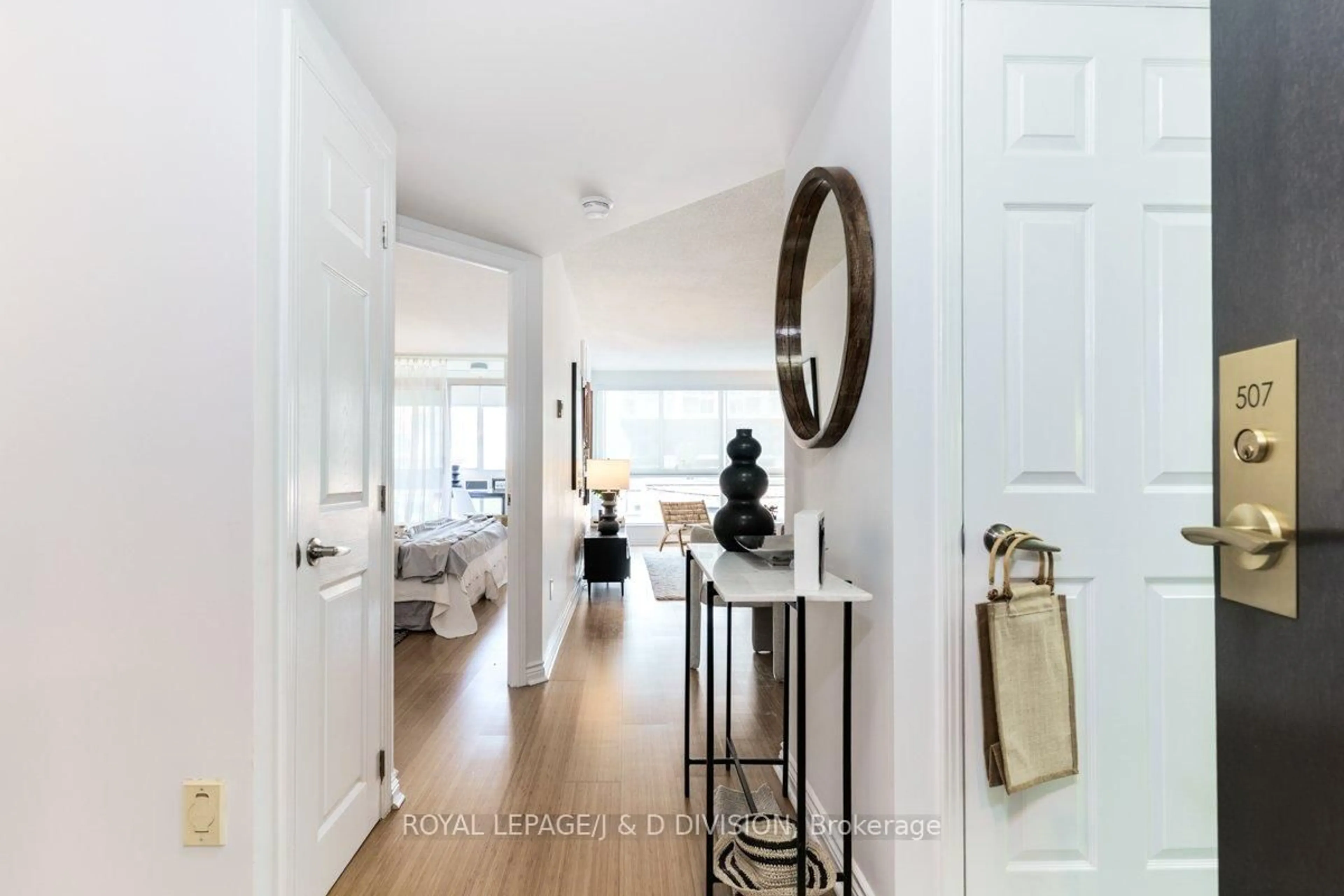 Indoor entryway for 7 Broadway Ave #507, Toronto Ontario M4P 3C5