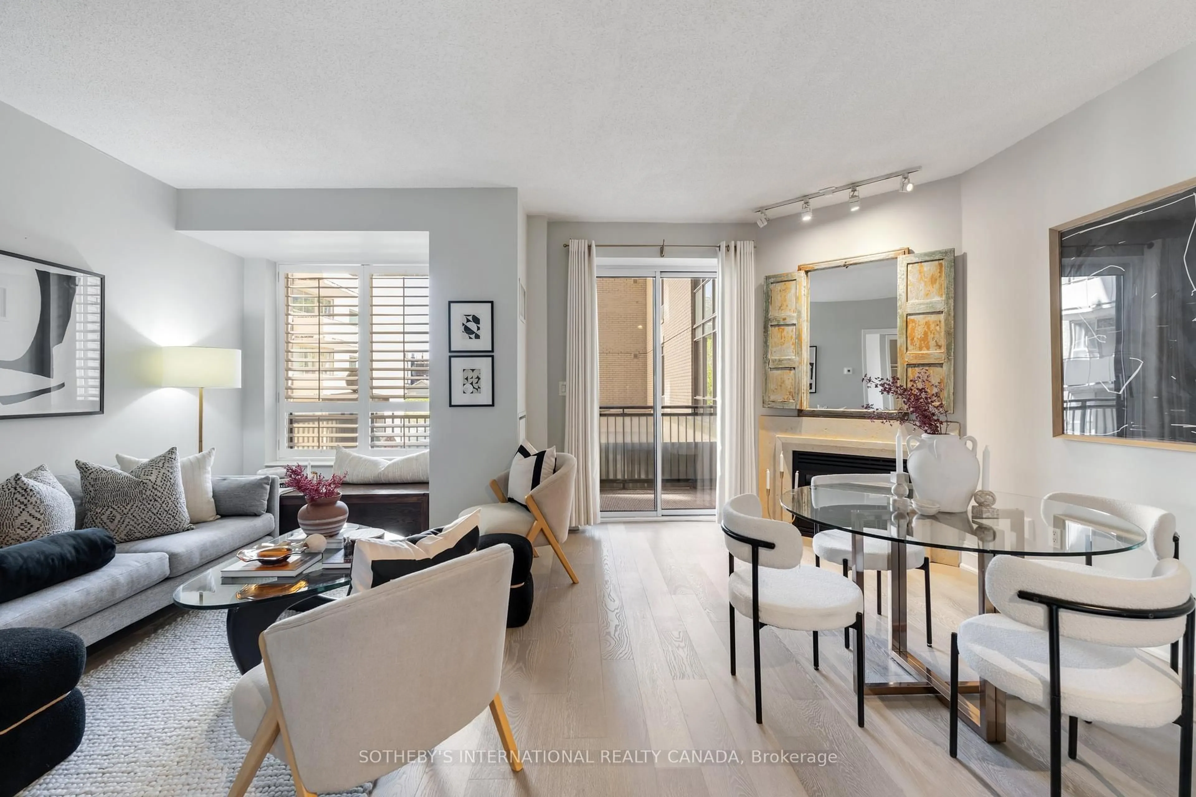 Living room with furniture, unknown for 99 Avenue Rd #207, Toronto Ontario M5R 2G5