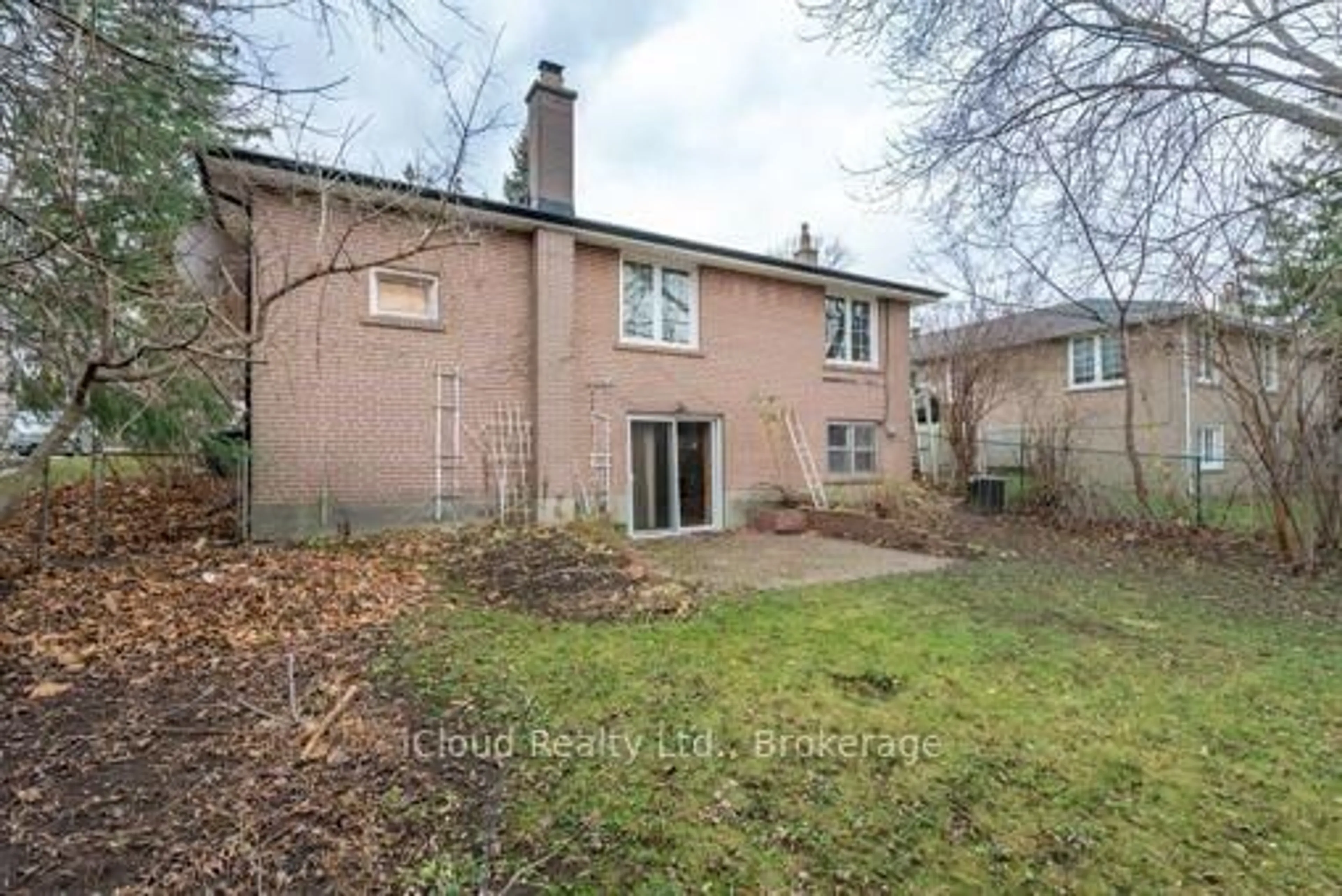 A pic from outside/outdoor area/front of a property/back of a property/a pic from drone, street for 3053 Bayview Ave, Toronto Ontario M2K 1G1