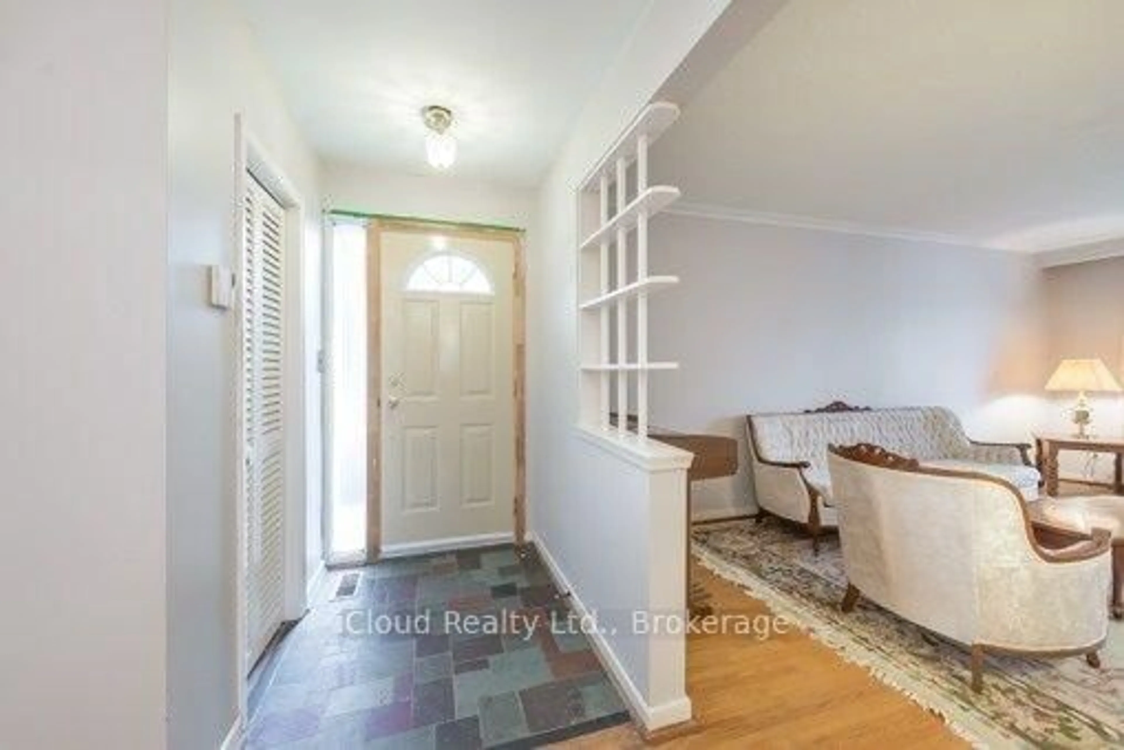 Indoor entryway for 3053 Bayview Ave, Toronto Ontario M2K 1G1