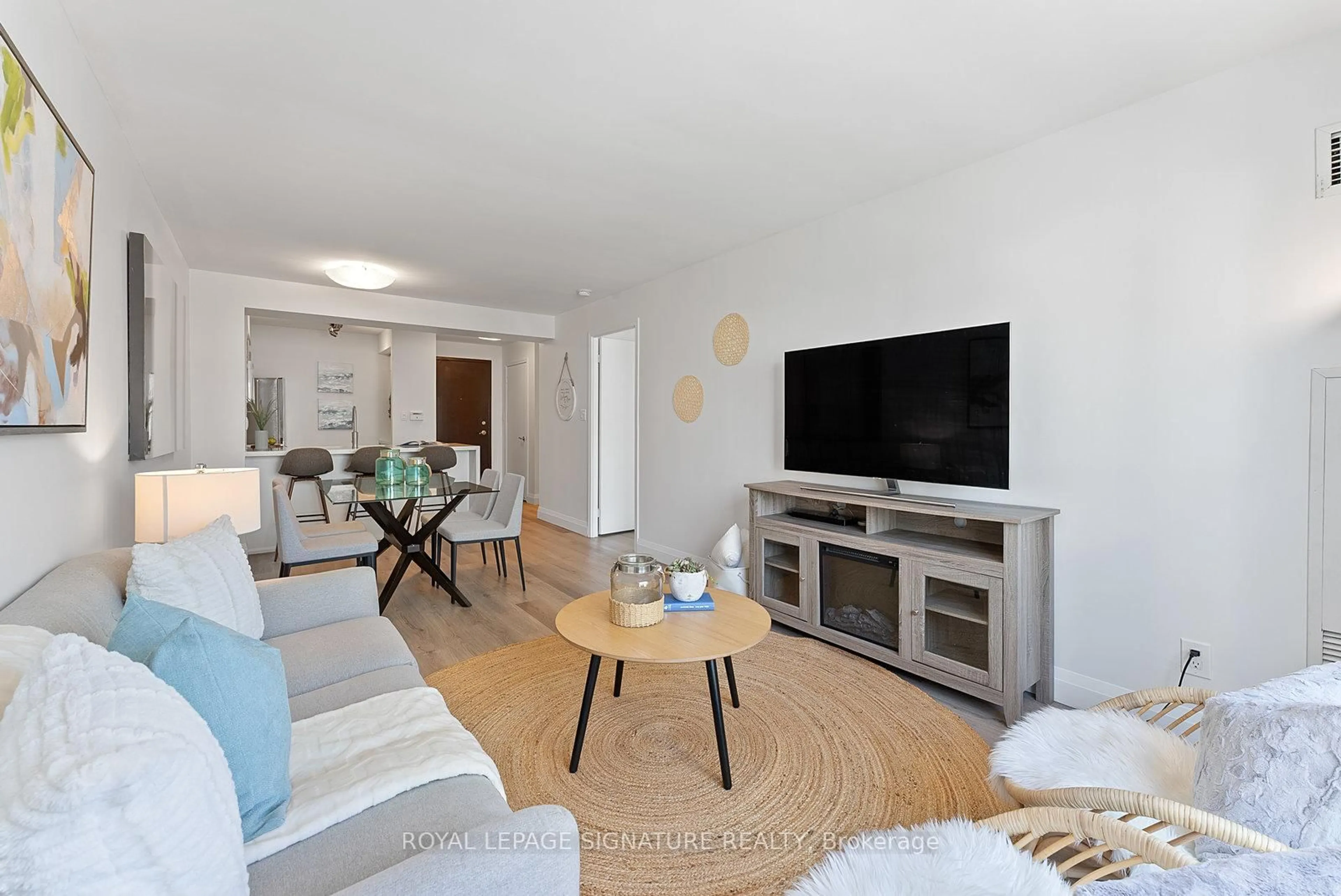 Living room with furniture, unknown for 410 Queens Quay #1407, Toronto Ontario M5V 3T1