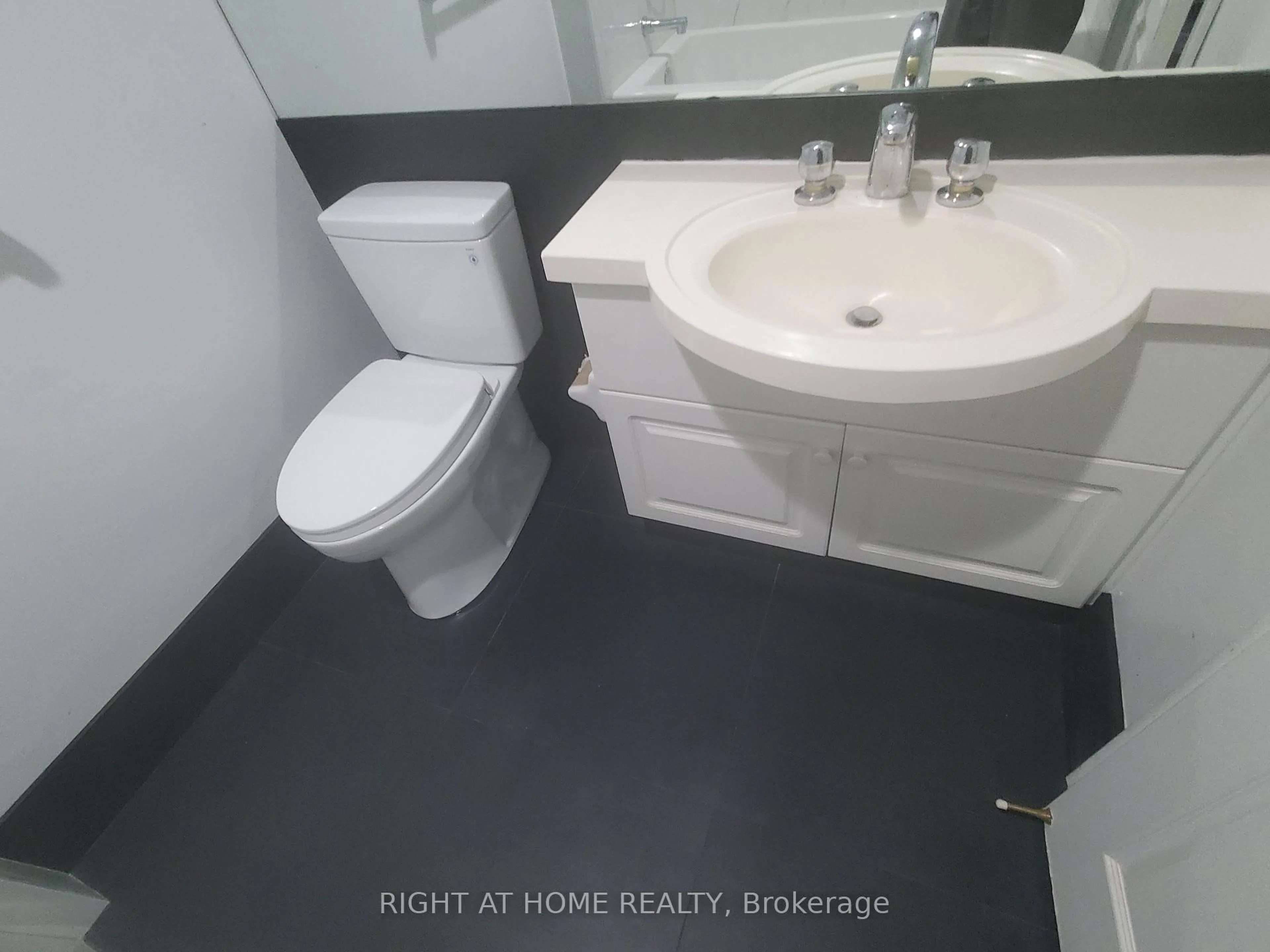 Standard bathroom, floor is not visible for 102 Bloor St #809, Toronto Ontario M5S 1M8