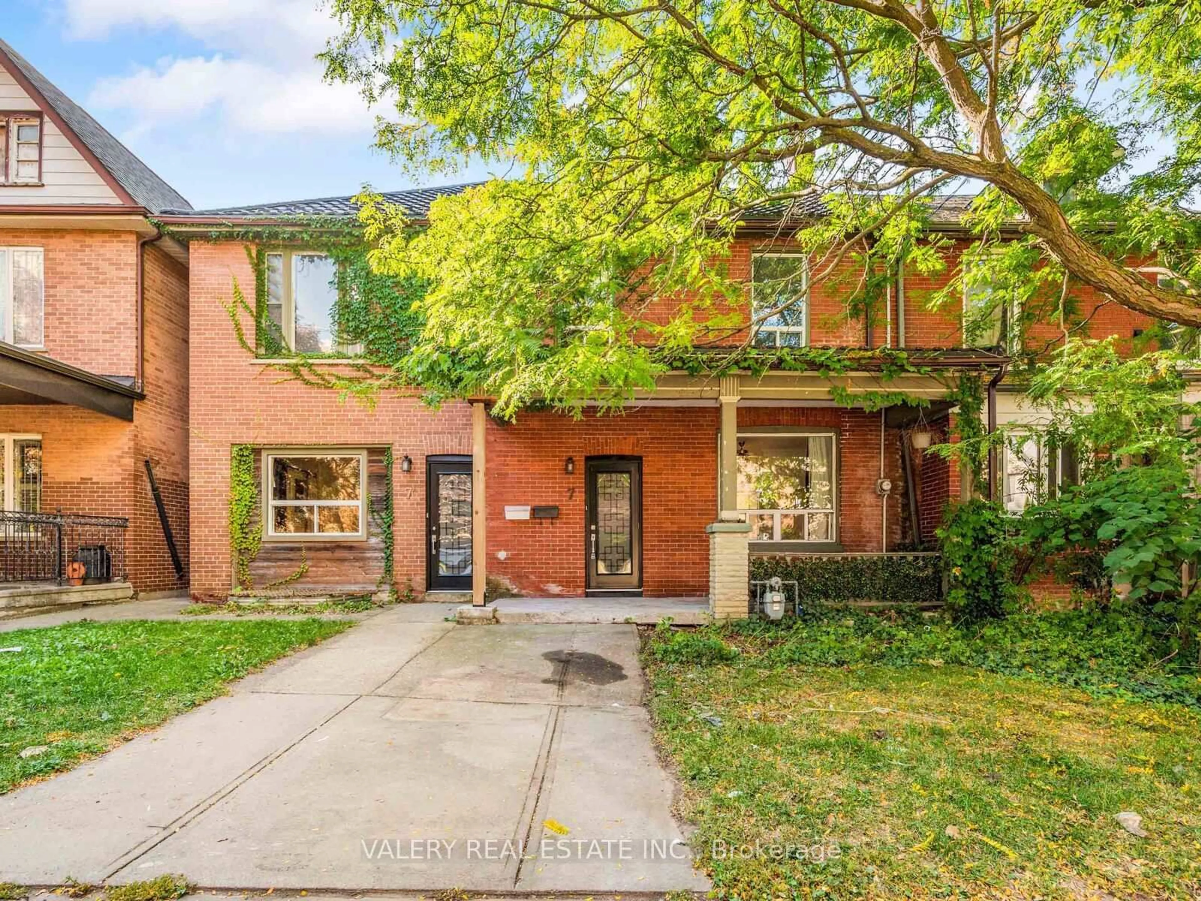 Home with brick exterior material, street for 7 Ellsworth Ave, Toronto Ontario M6G 2K4