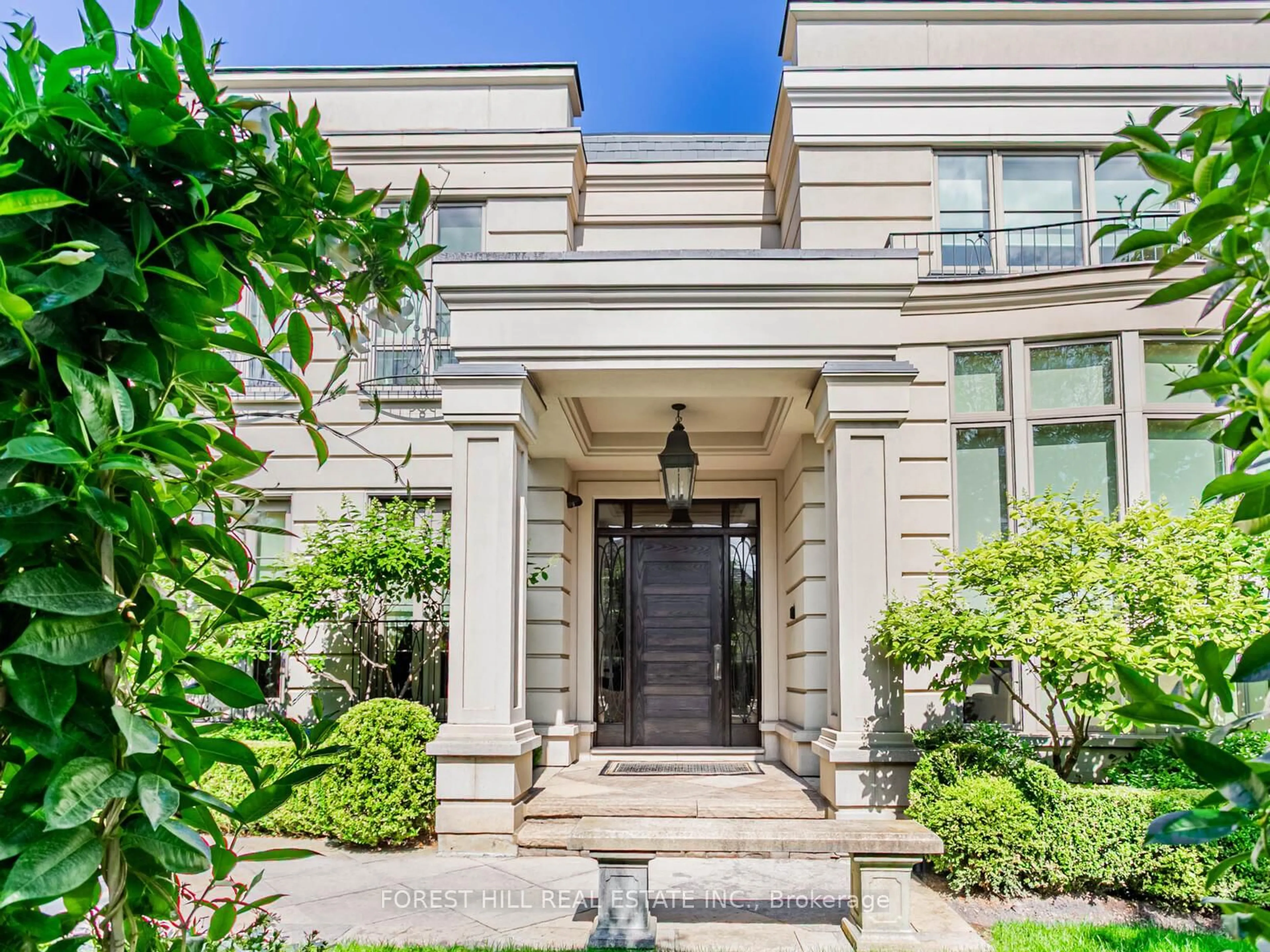 Indoor foyer for 7 Cedarwood Ave, Toronto Ontario M2L 1L7