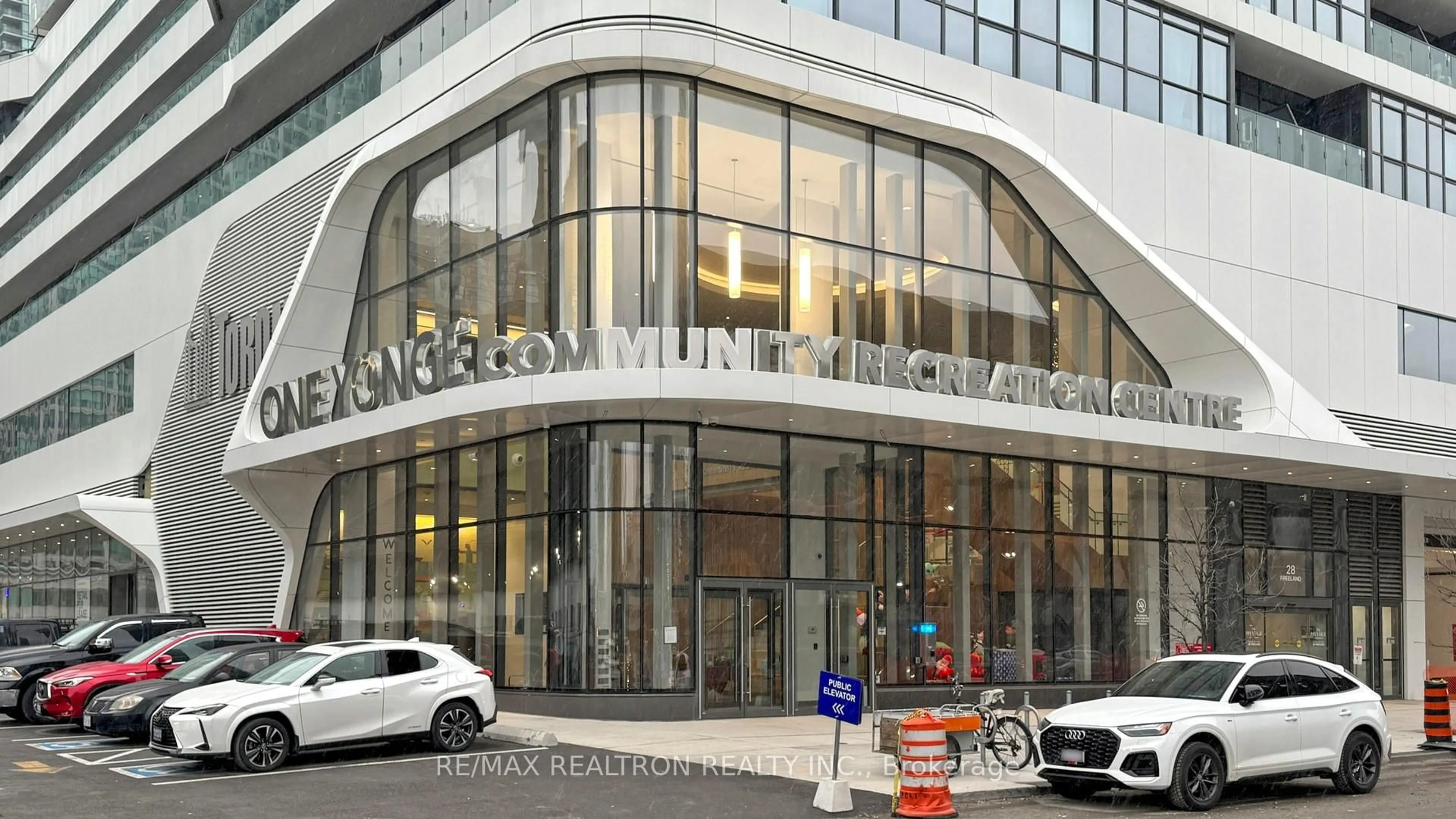 Indoor foyer for 28 Freeland St #1802, Toronto Ontario M5E 0E3