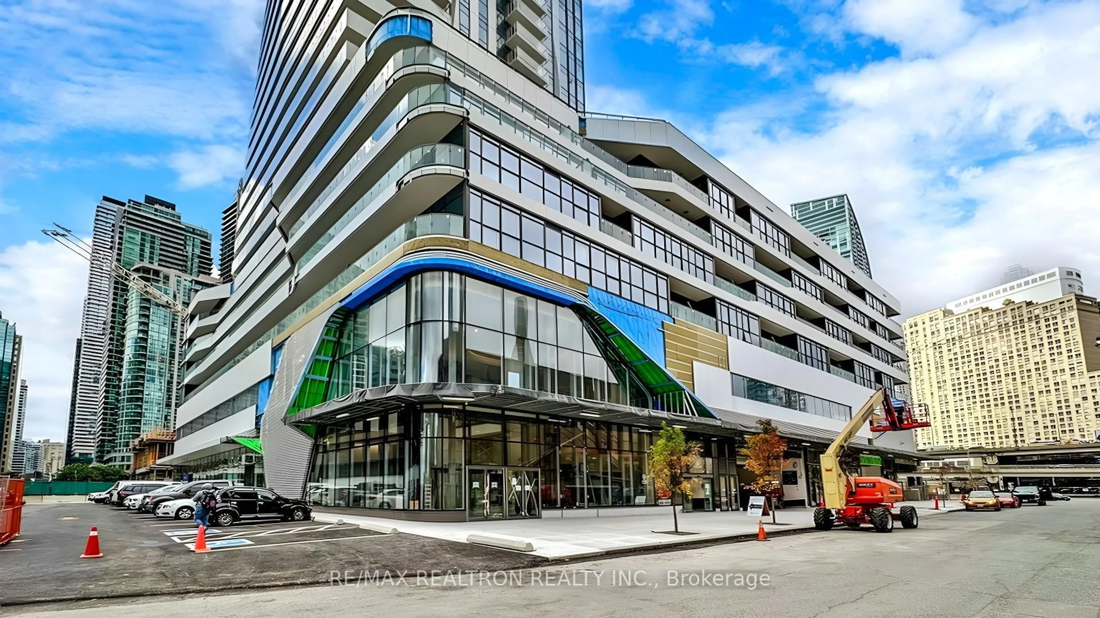 Indoor foyer for 28 Freeland St #1802, Toronto Ontario M5E 0E3
