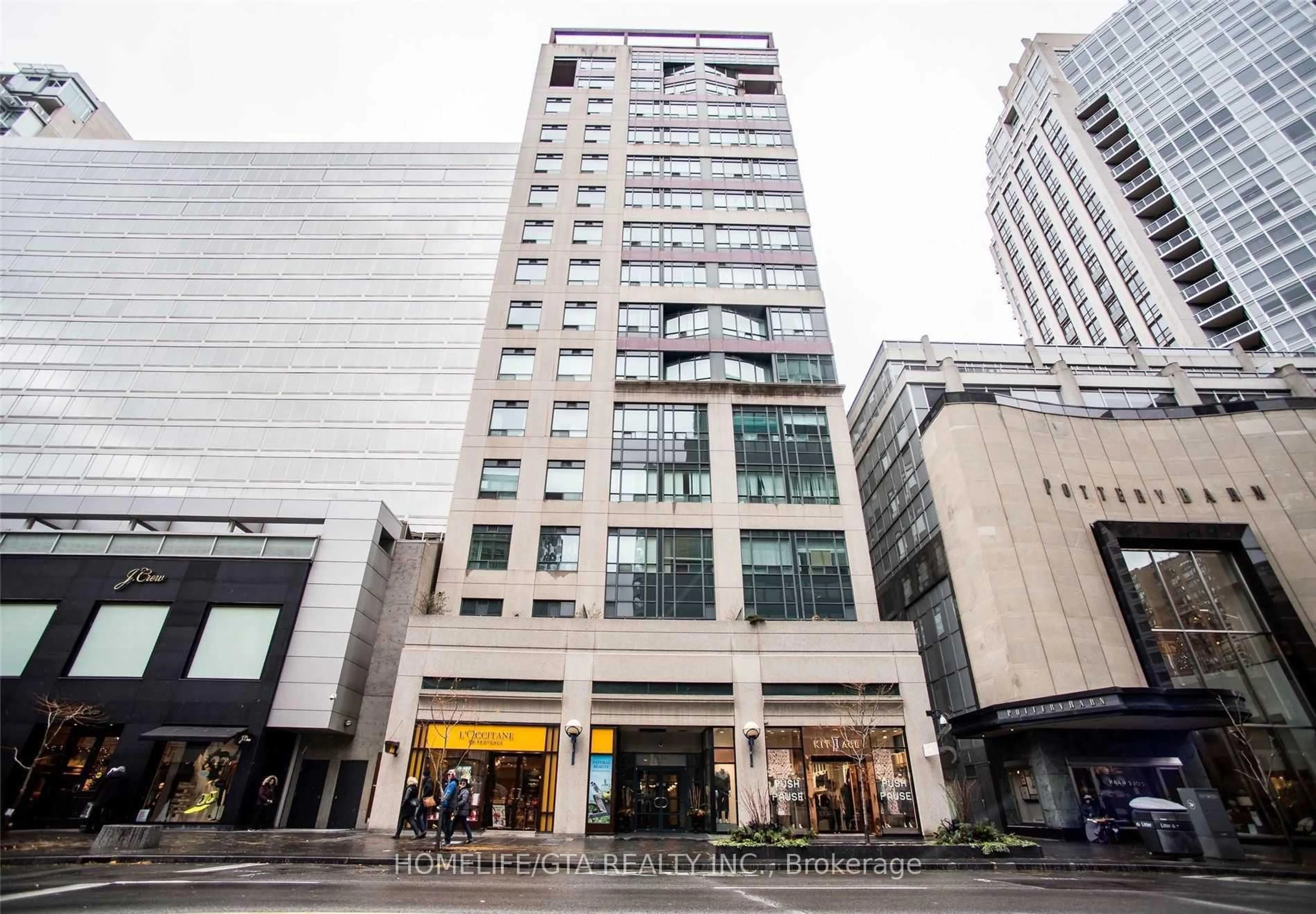 Indoor foyer for 102 Bloor St #907, Toronto Ontario M5S 1M8