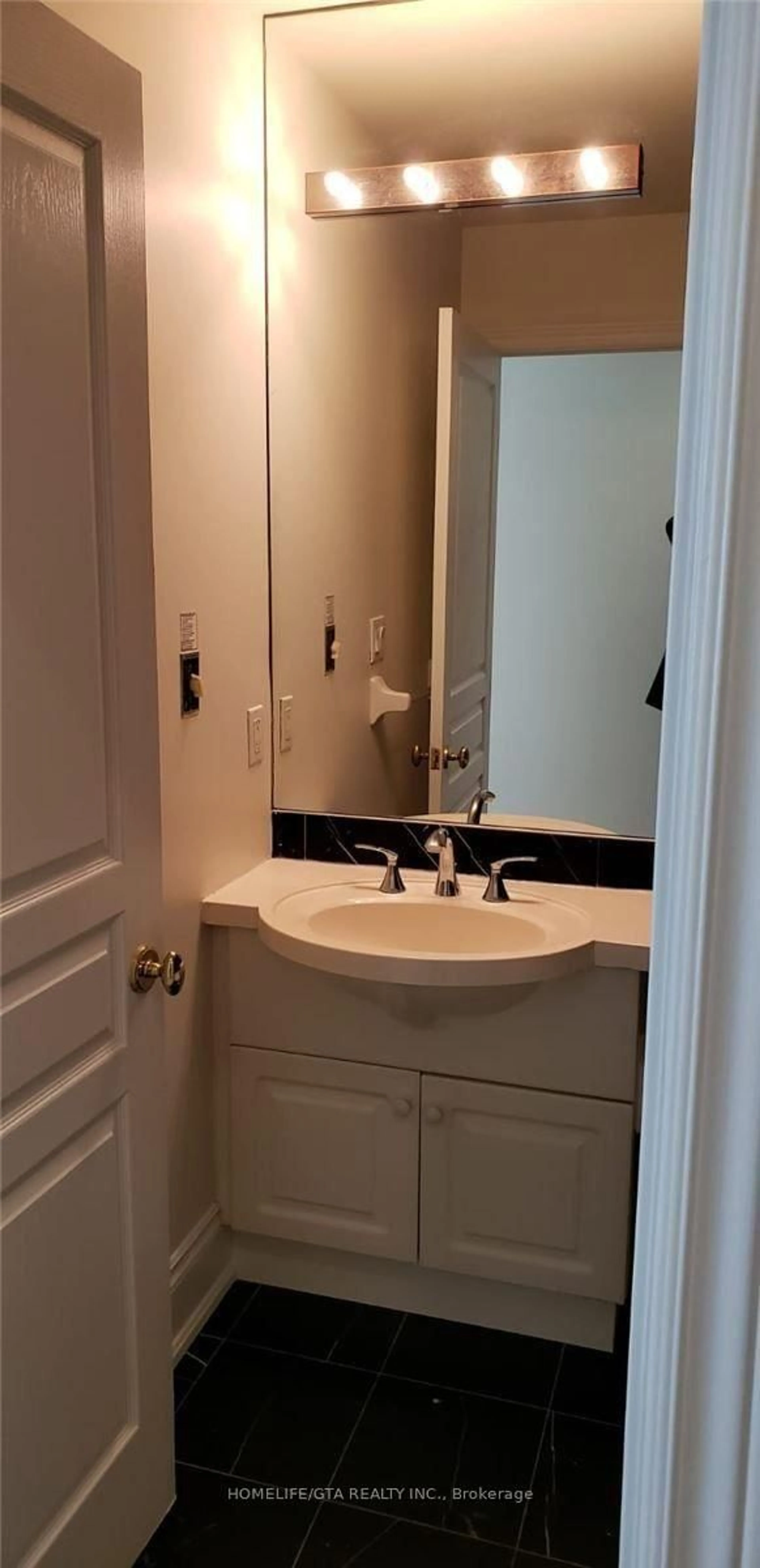 Standard bathroom, unknown for 102 Bloor St #907, Toronto Ontario M5S 1M8