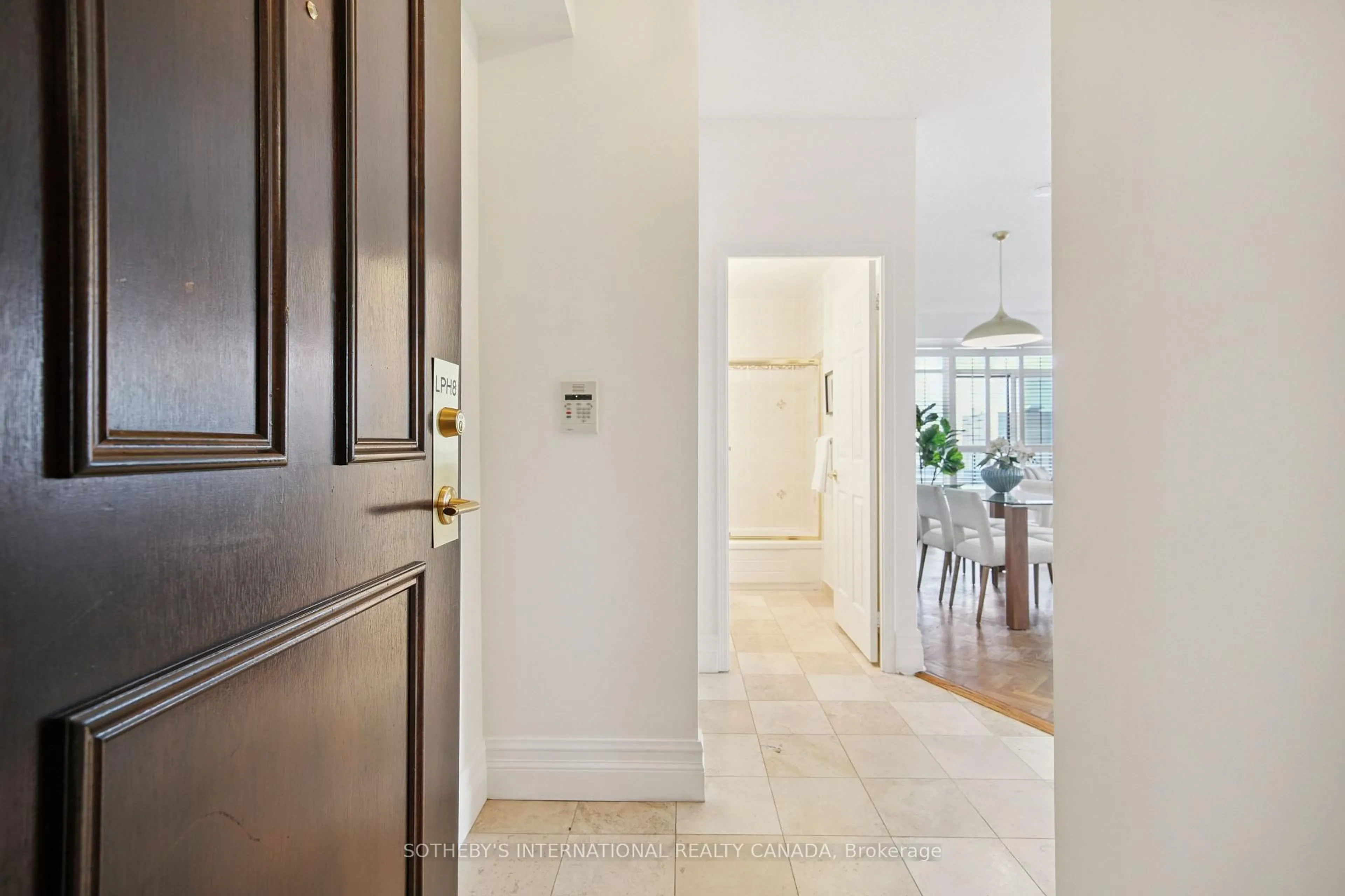 Indoor entryway for 38 Avoca Ave #LPH08, Toronto Ontario M4T 2B9