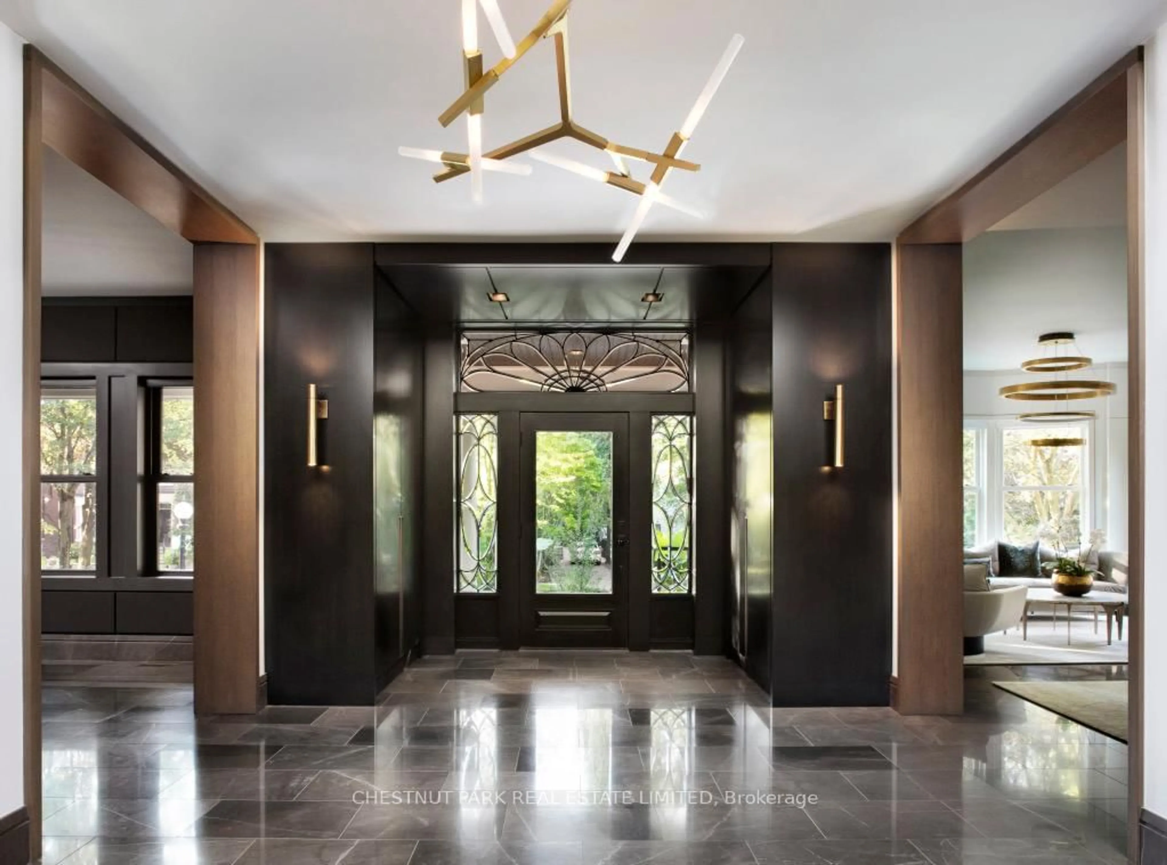 Indoor foyer for 18 Chestnut Park Rd, Toronto Ontario M4W 1W6