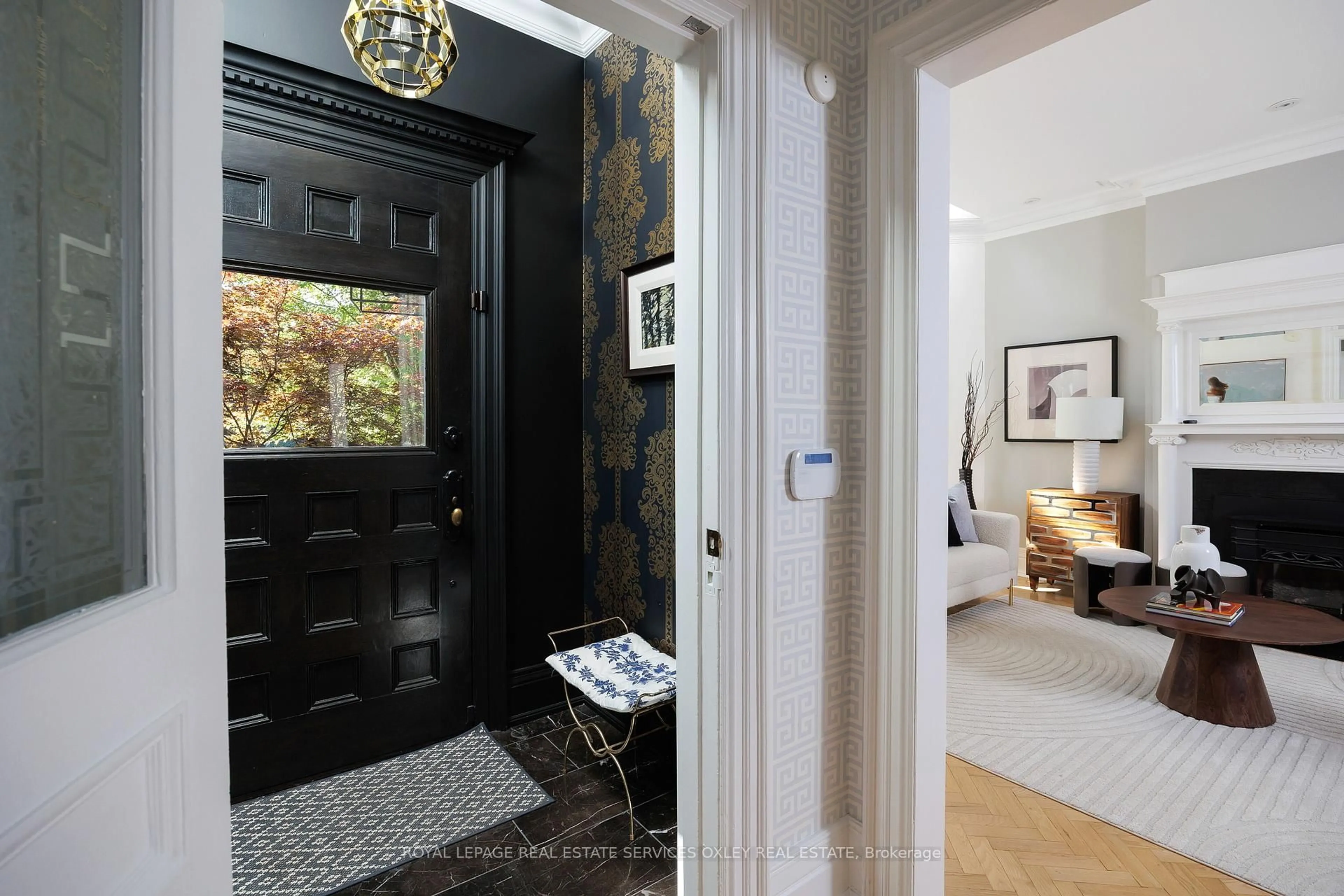 Indoor entryway for 134 Roxborough St, Toronto Ontario M5R 1V1
