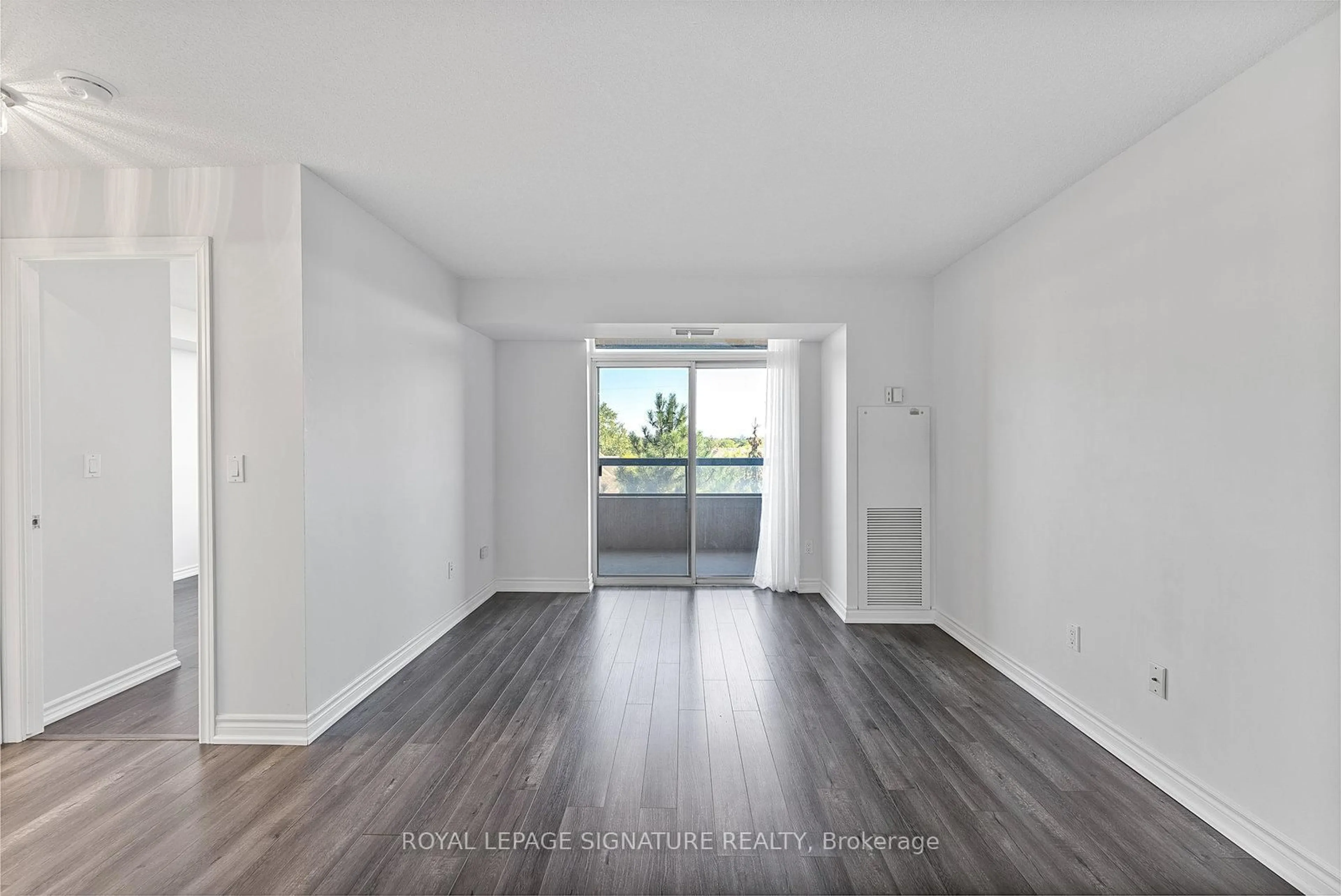 A pic of a room for 18 Sommerset Way #818, Toronto Ontario M2N 6X5