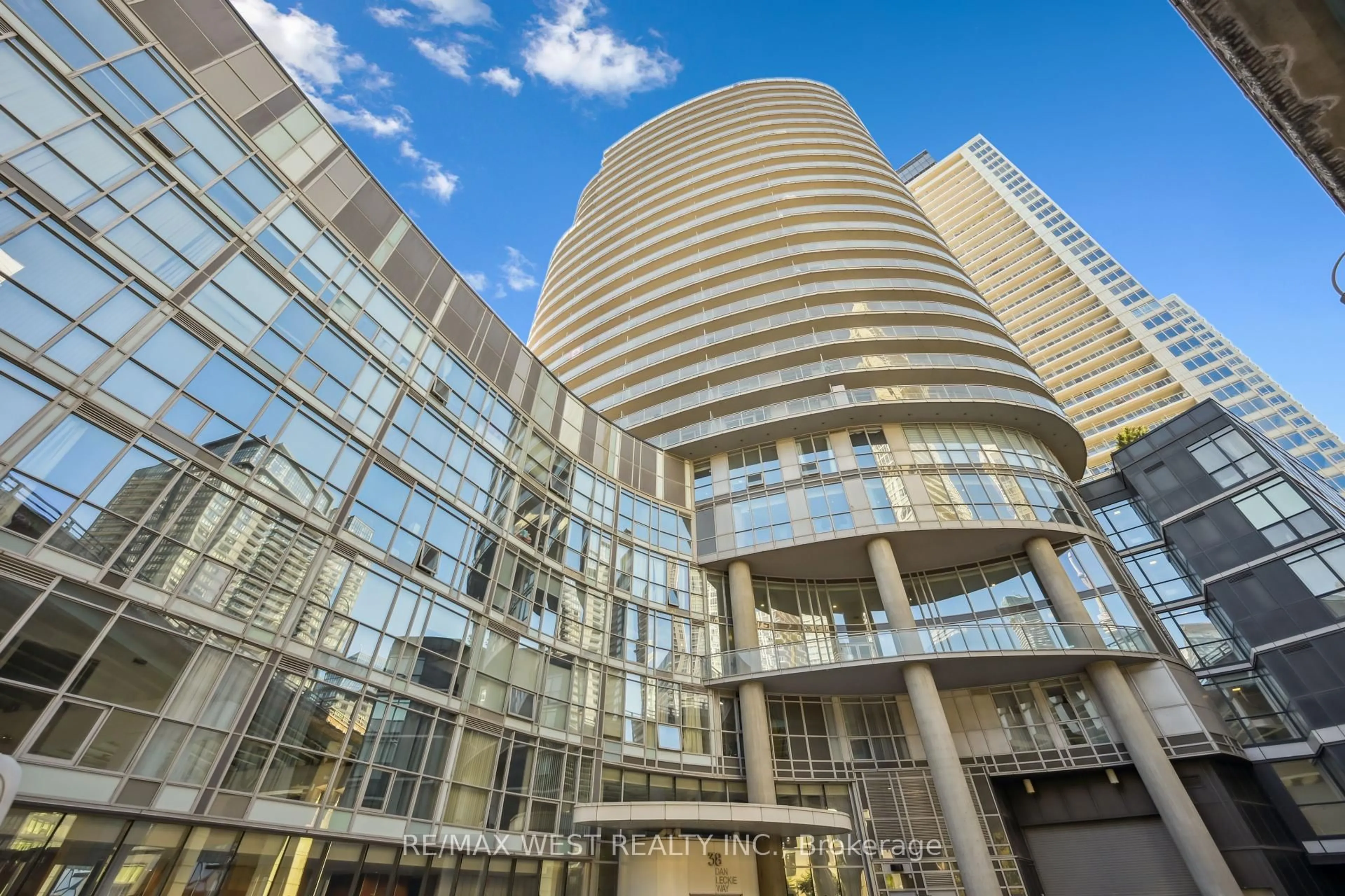 Indoor foyer for 38 Dan Leckie Way #2612, Toronto Ontario M5V 2V6