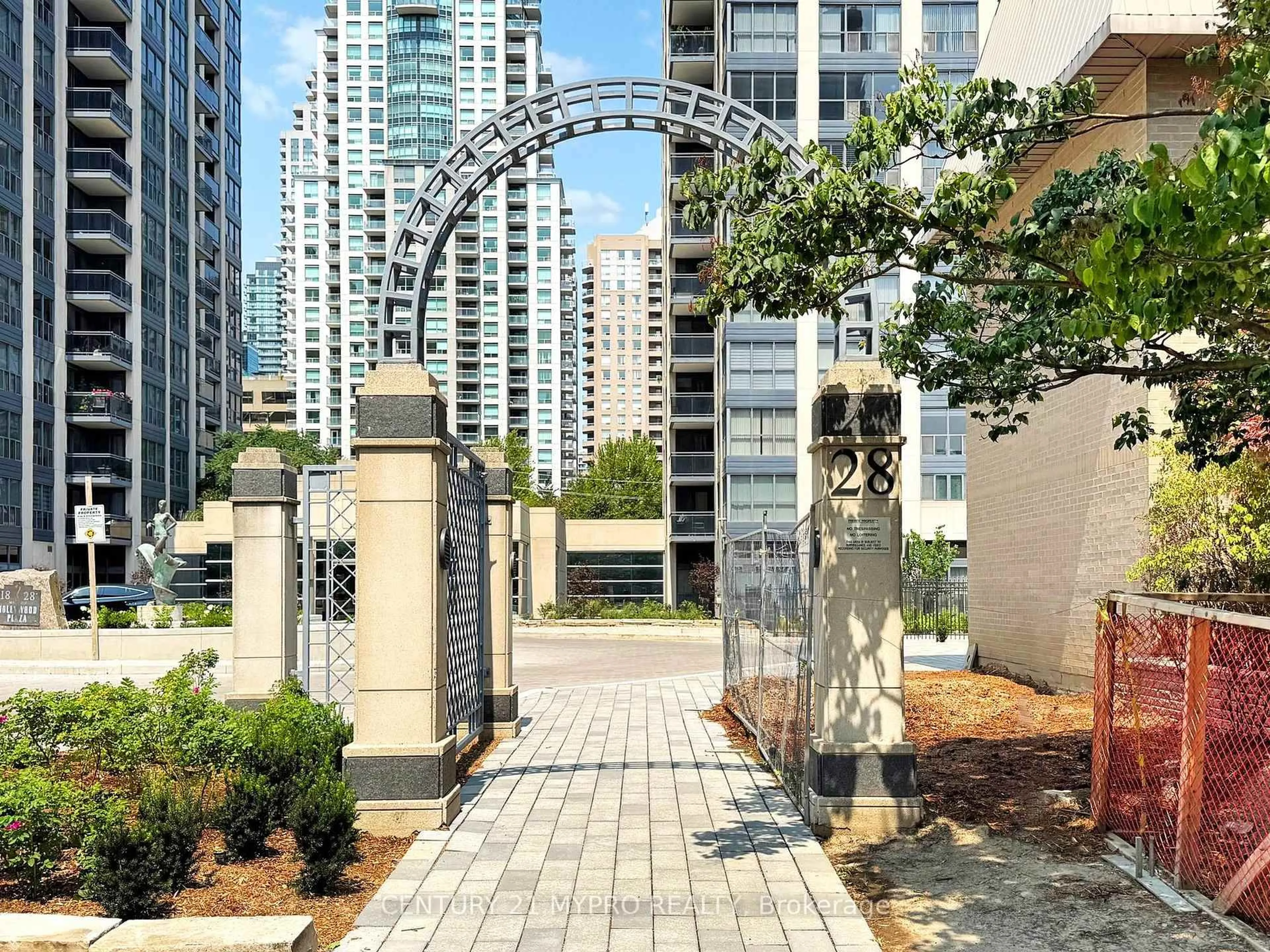 Patio, street for 28 Hollywood Ave #Sph207, Toronto Ontario M2N 6S4