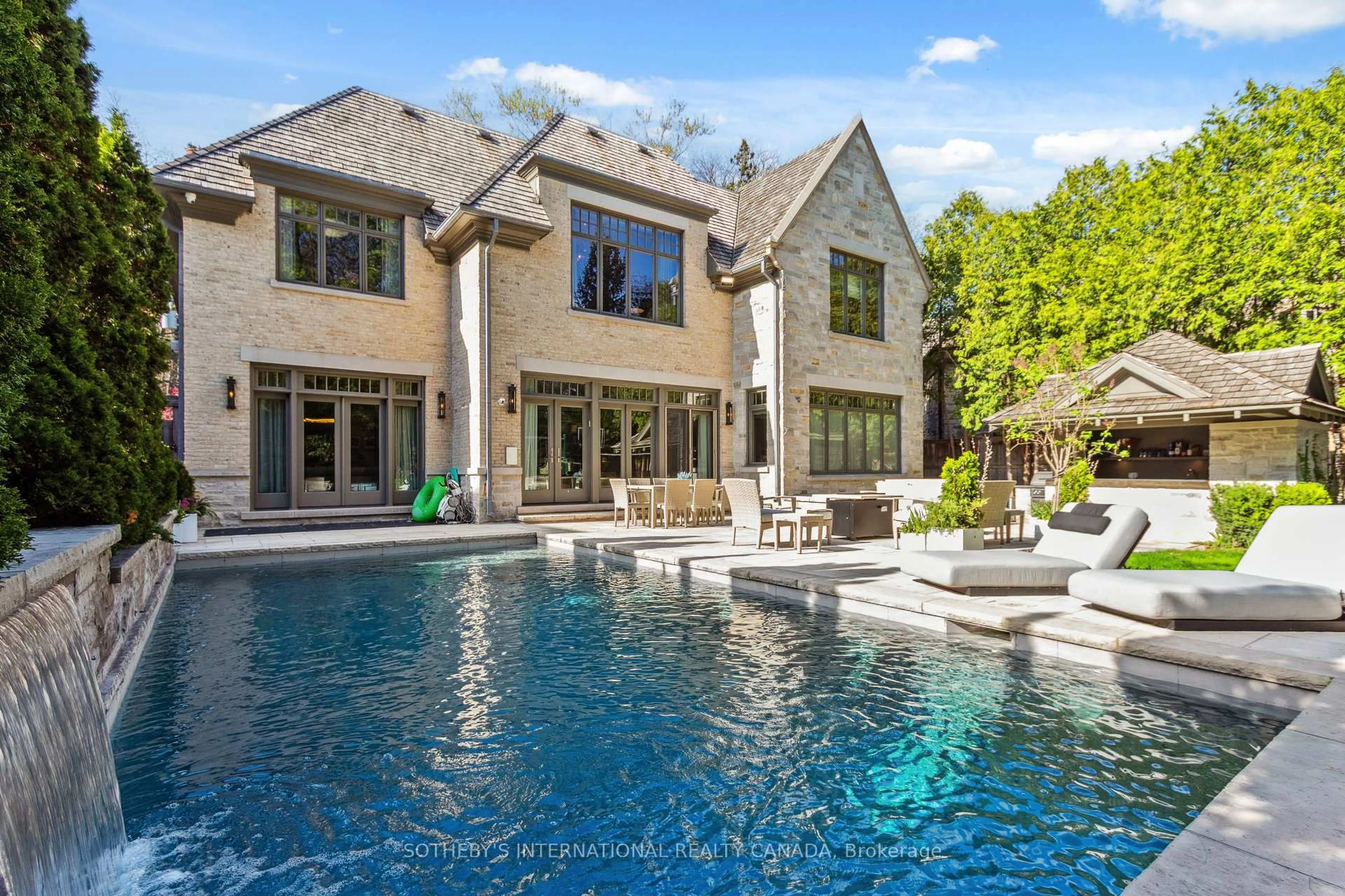 Pool for 33 Bayview Wood, Toronto Ontario M4N 1R8