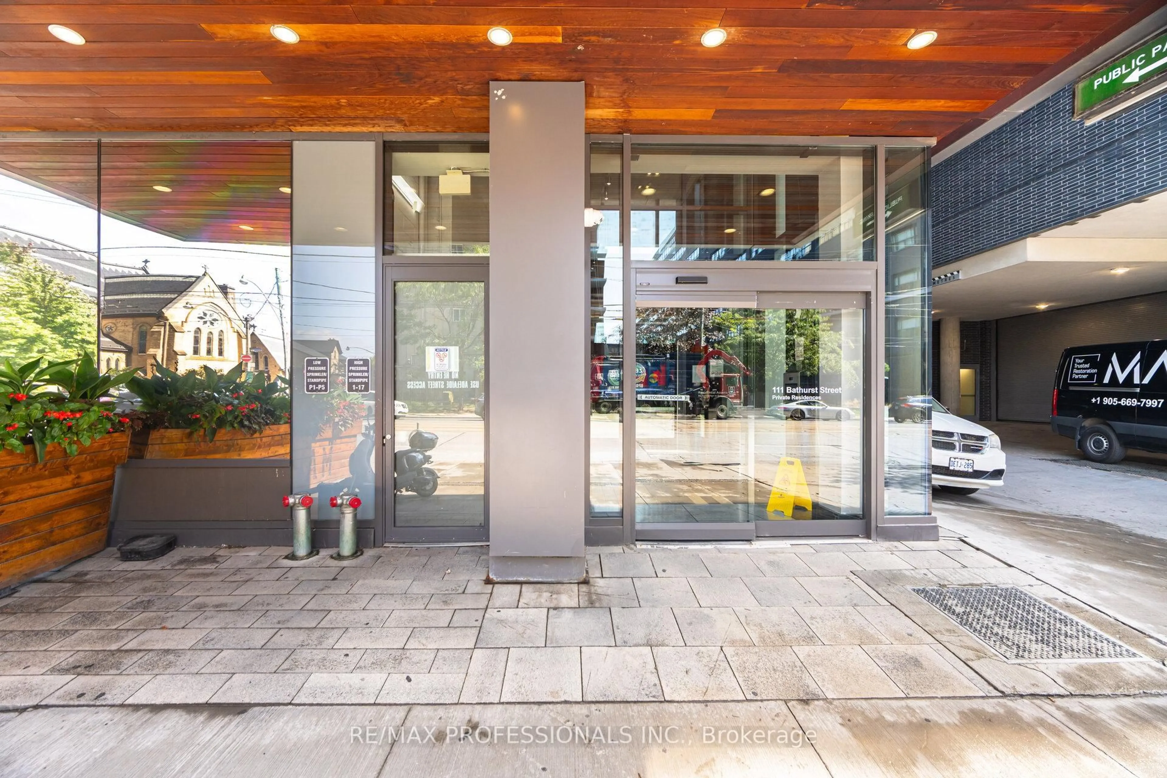 Unknown for 111 Bathurst St #716, Toronto Ontario M5V 0M9