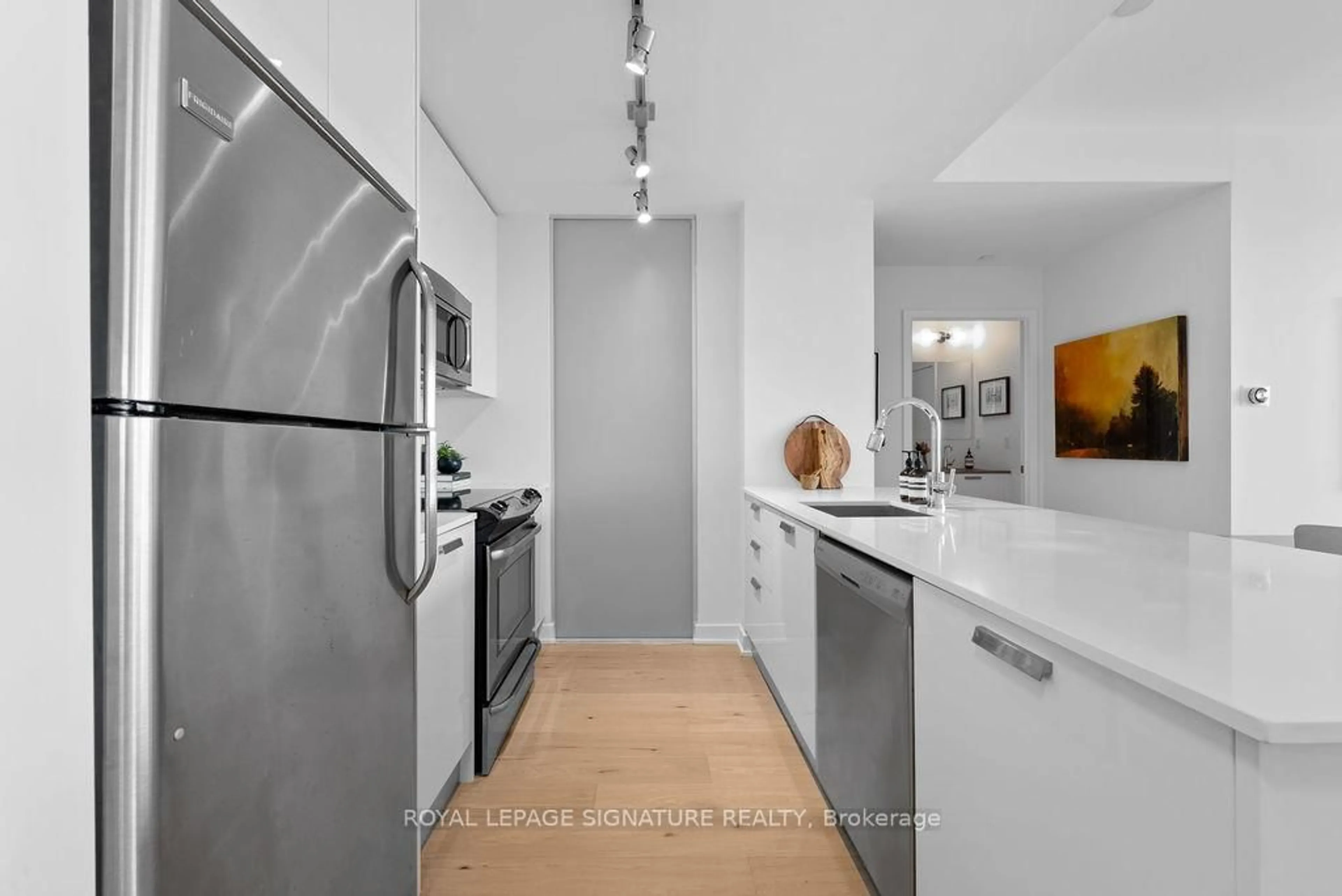 Standard kitchen, unknown for 1815 Yonge St #2001, Toronto Ontario M4T 2A4