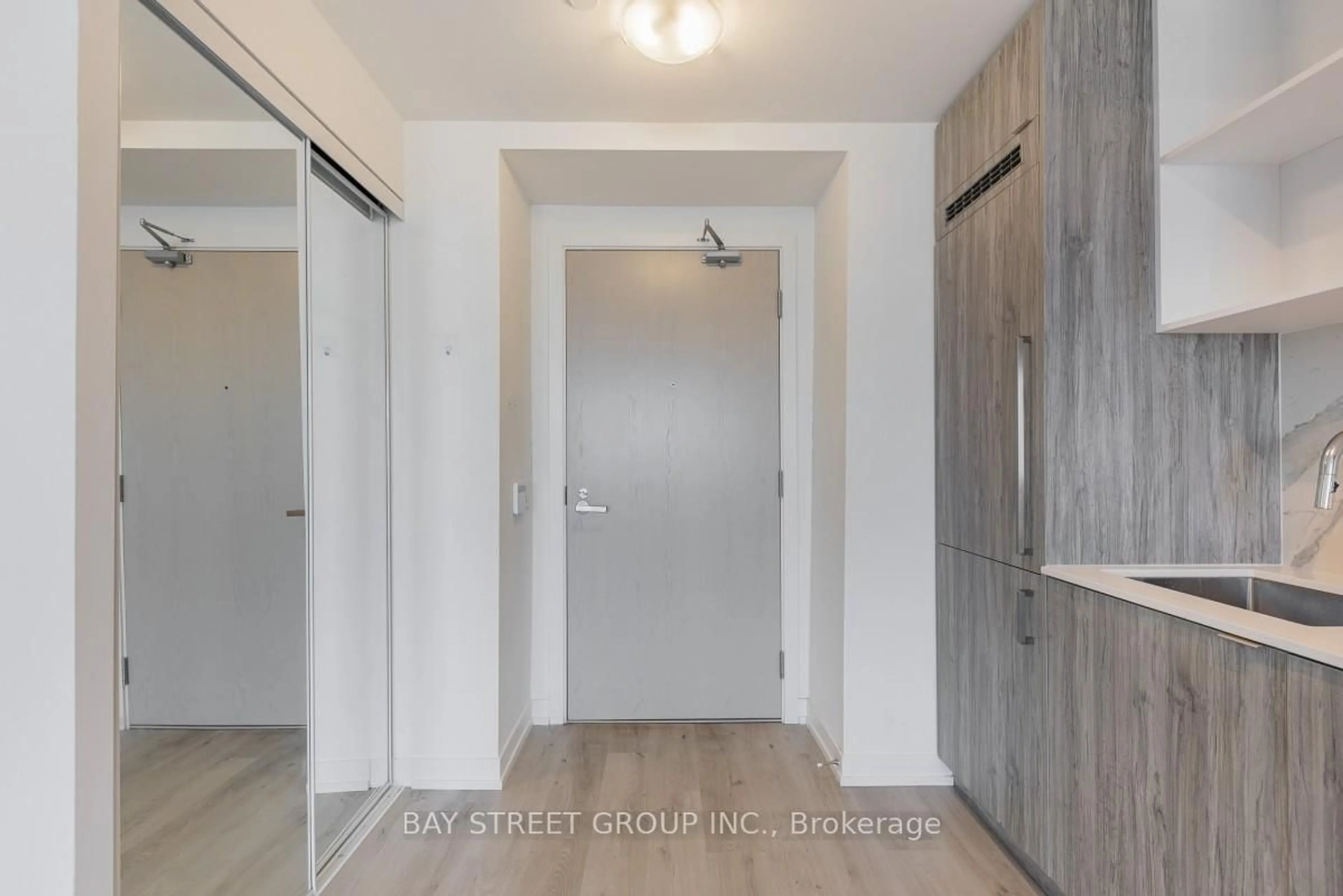 Indoor entryway for 138 Downes St #7305, Toronto Ontario M5E 0E4