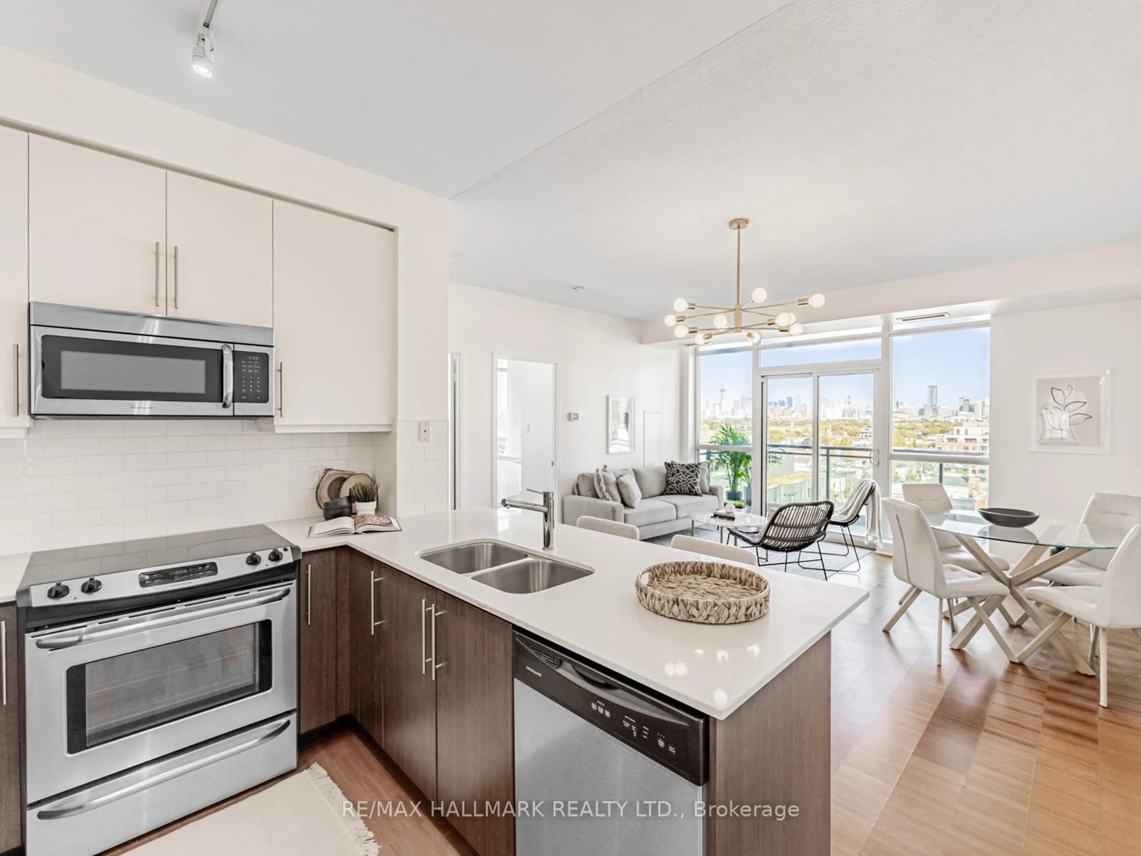 Open concept kitchen, ceramic/tile floor for 1171 Queen St #1104, Toronto Ontario M6J 0A5