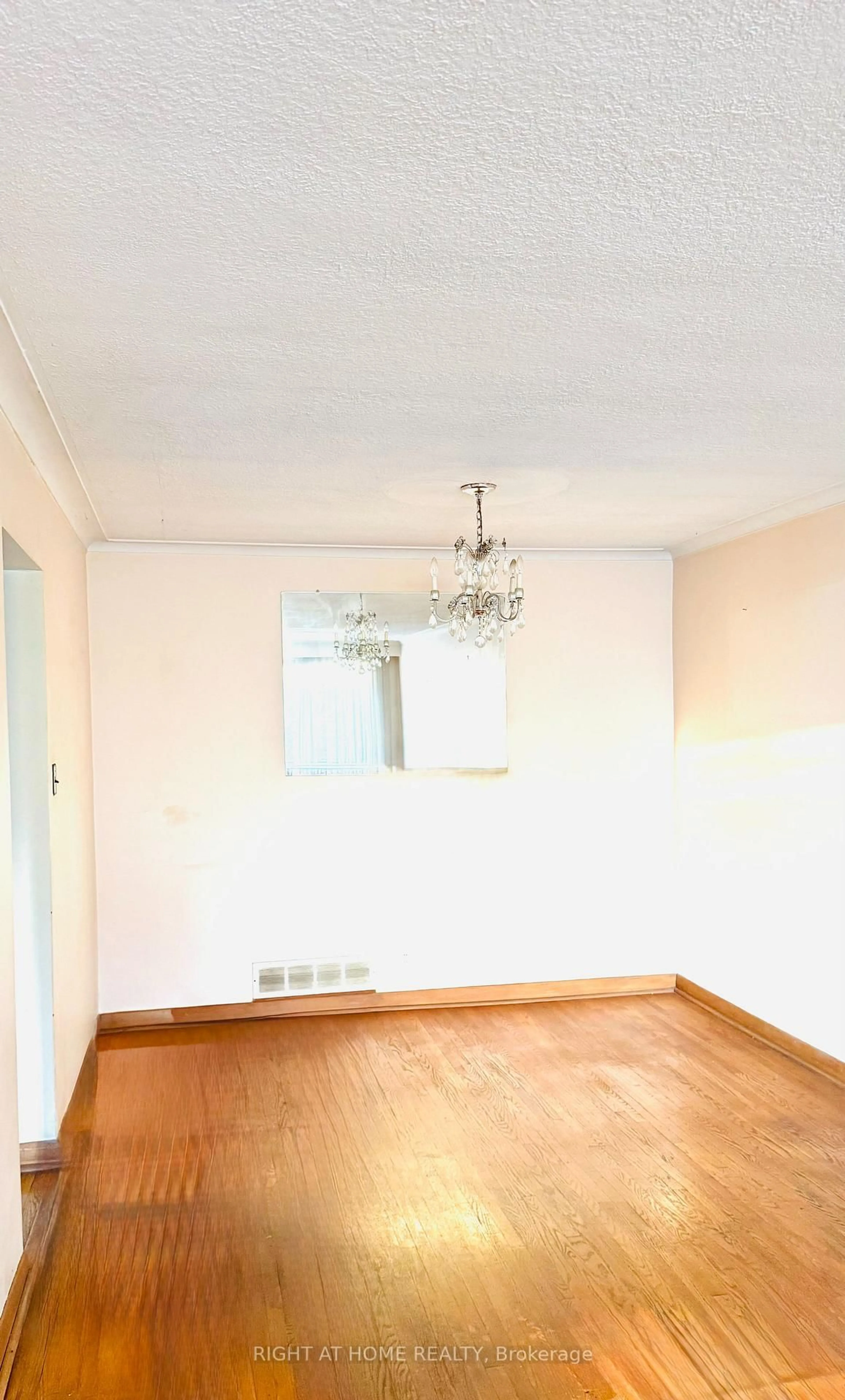 A pic of a room for 87 FENELON Dr, Toronto Ontario M3A 3K4