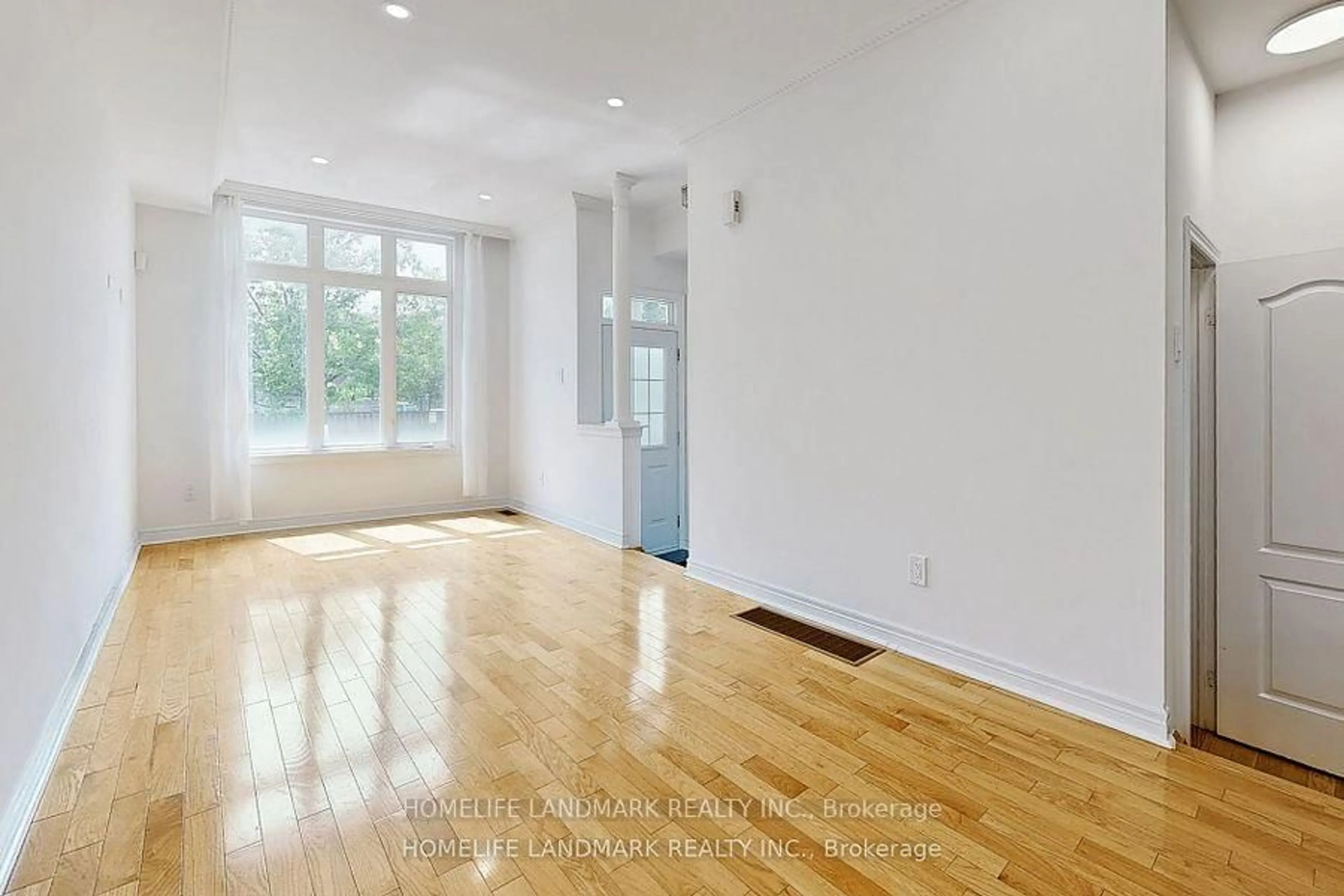 A pic of a room for 19 English Garden Way, Toronto Ontario M2M 4M4