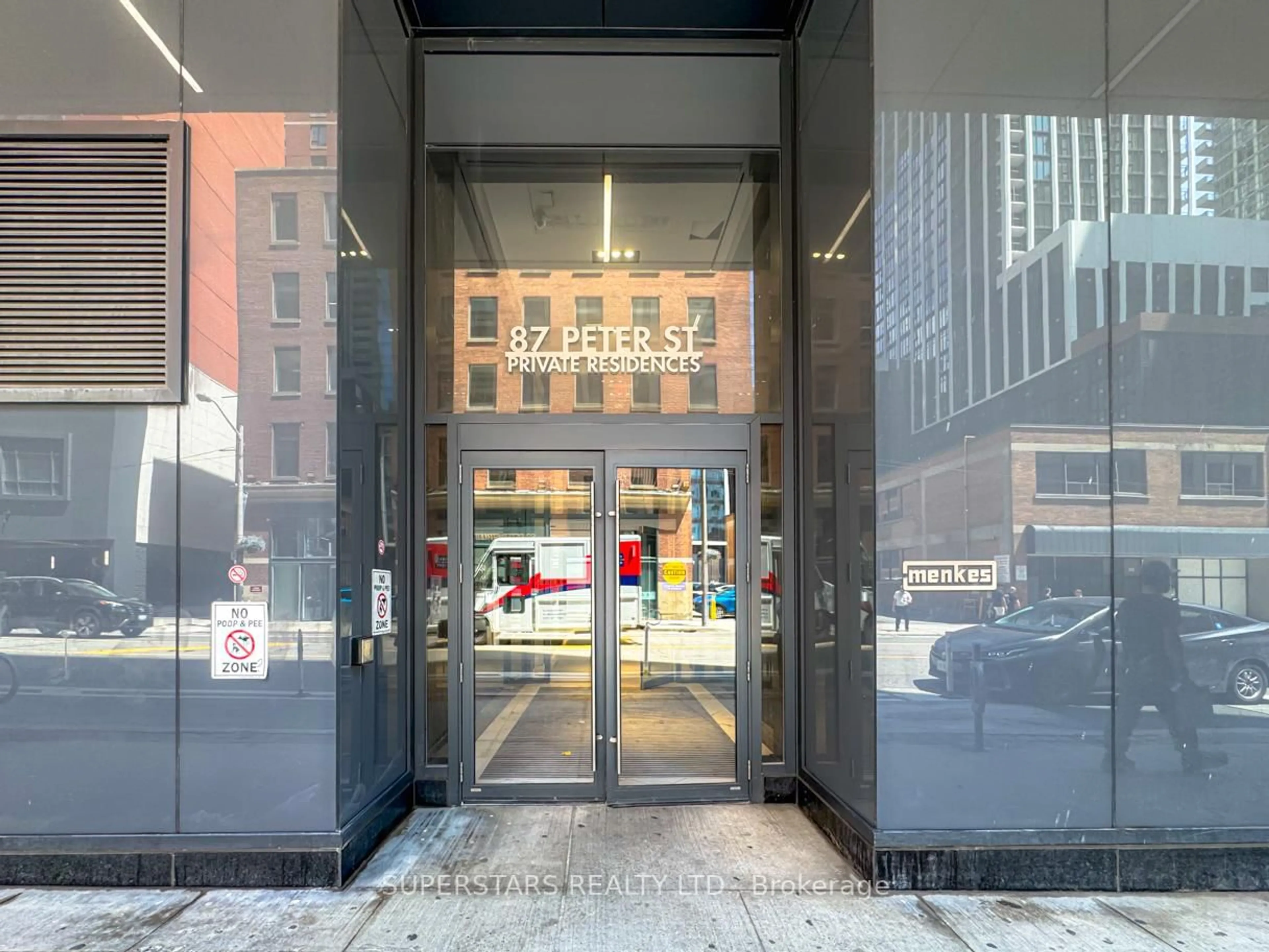Indoor foyer for 87 Peter St #2005, Toronto Ontario M5V 0P1