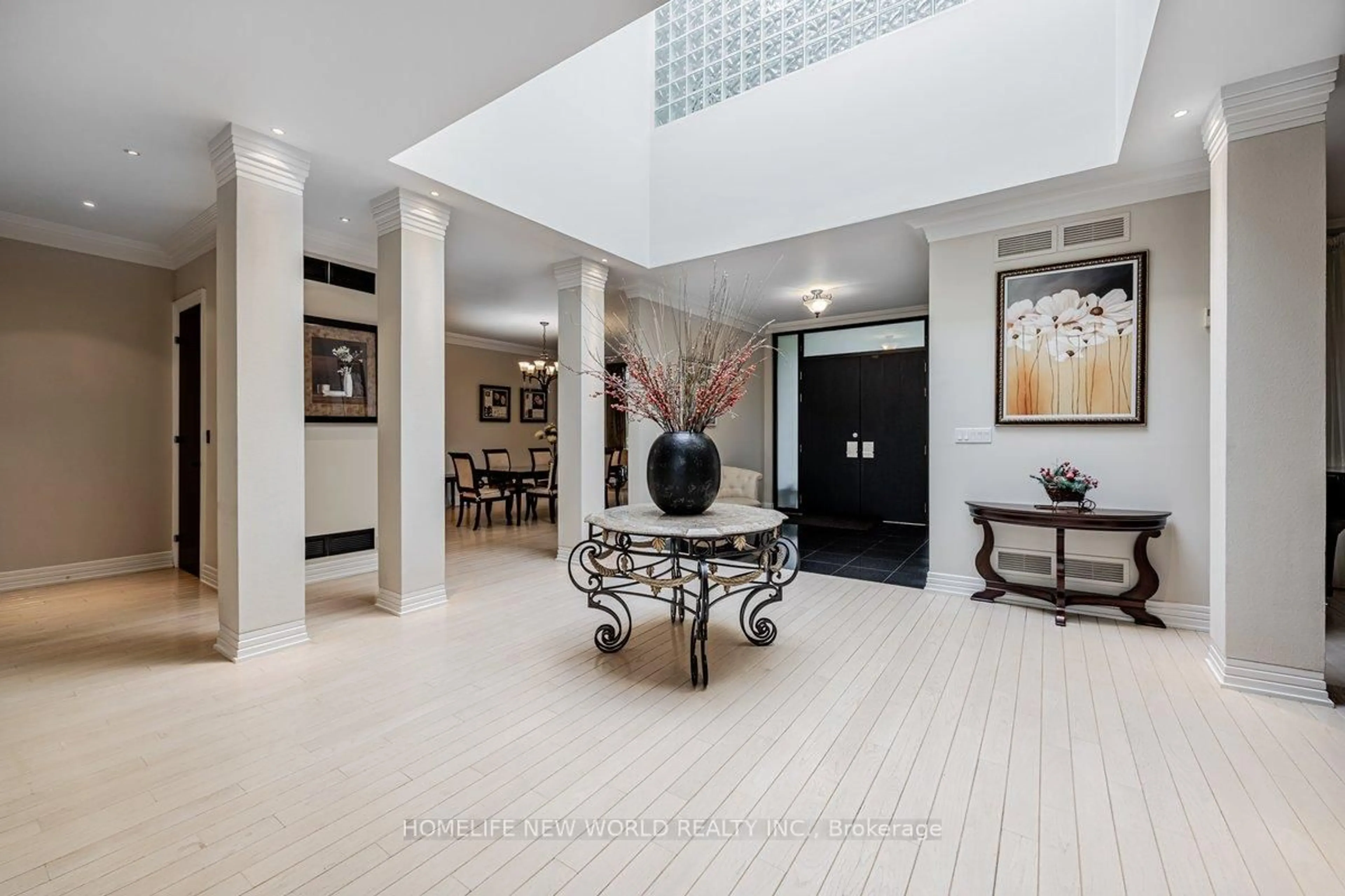 Indoor foyer for 5 Abrams Pl, Toronto Ontario M2L 1W7
