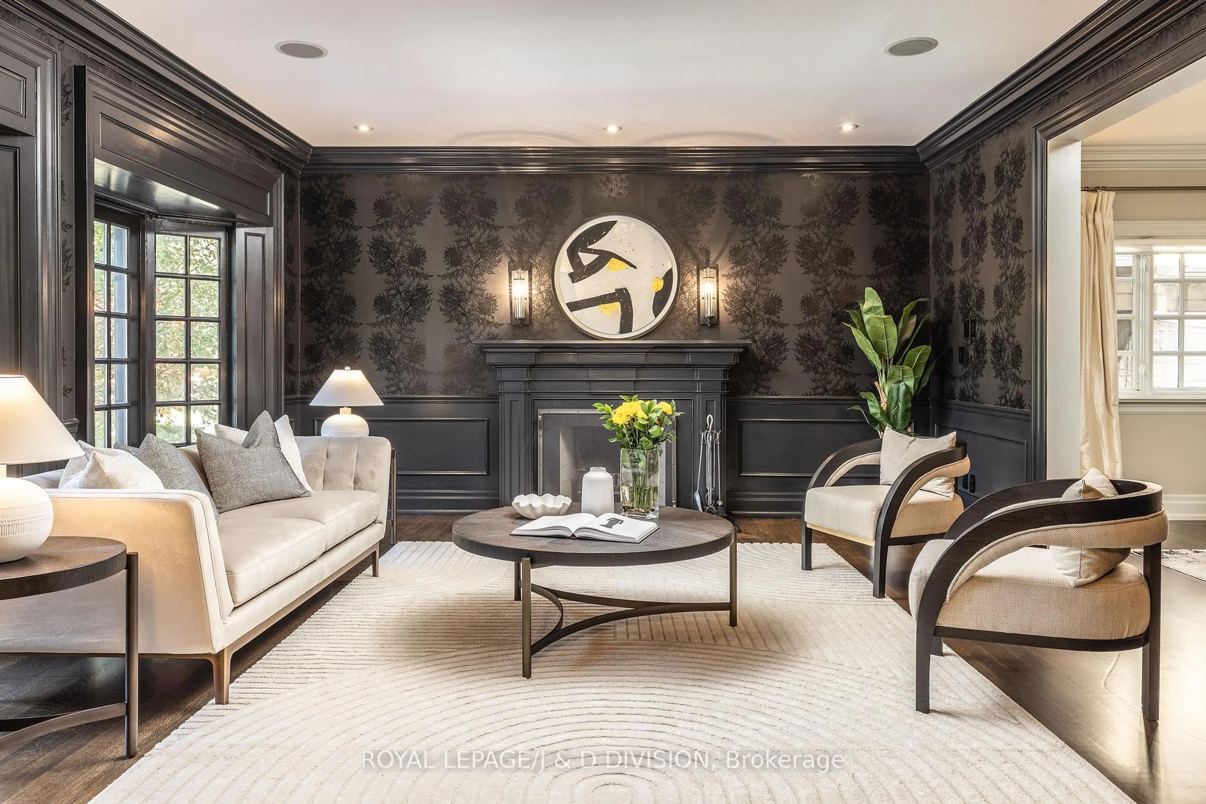 Living room with furniture, unknown for 27 Bayview Wood, Toronto Ontario M4N 1R8