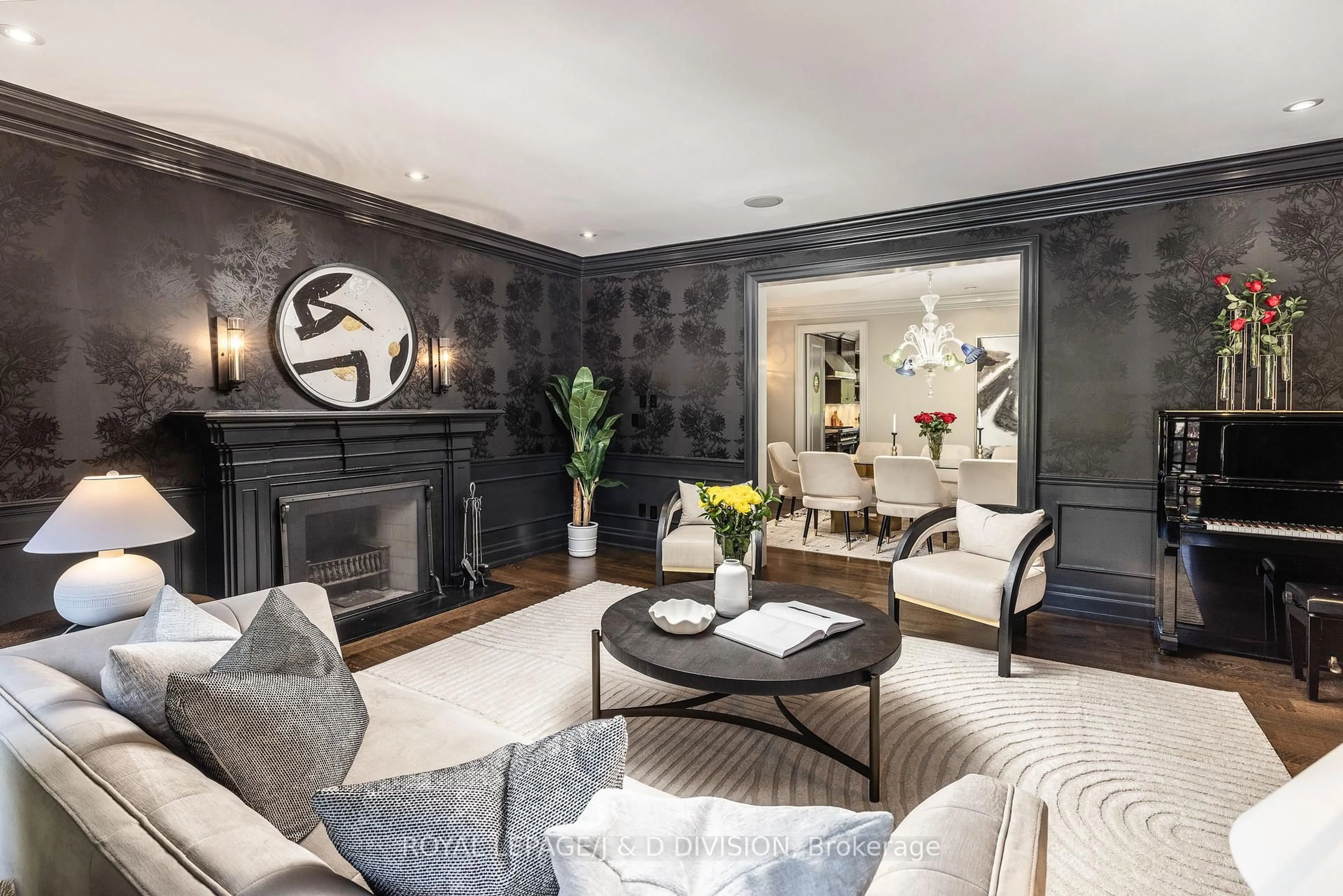 Living room with furniture, unknown for 27 Bayview Wood, Toronto Ontario M4N 1R8