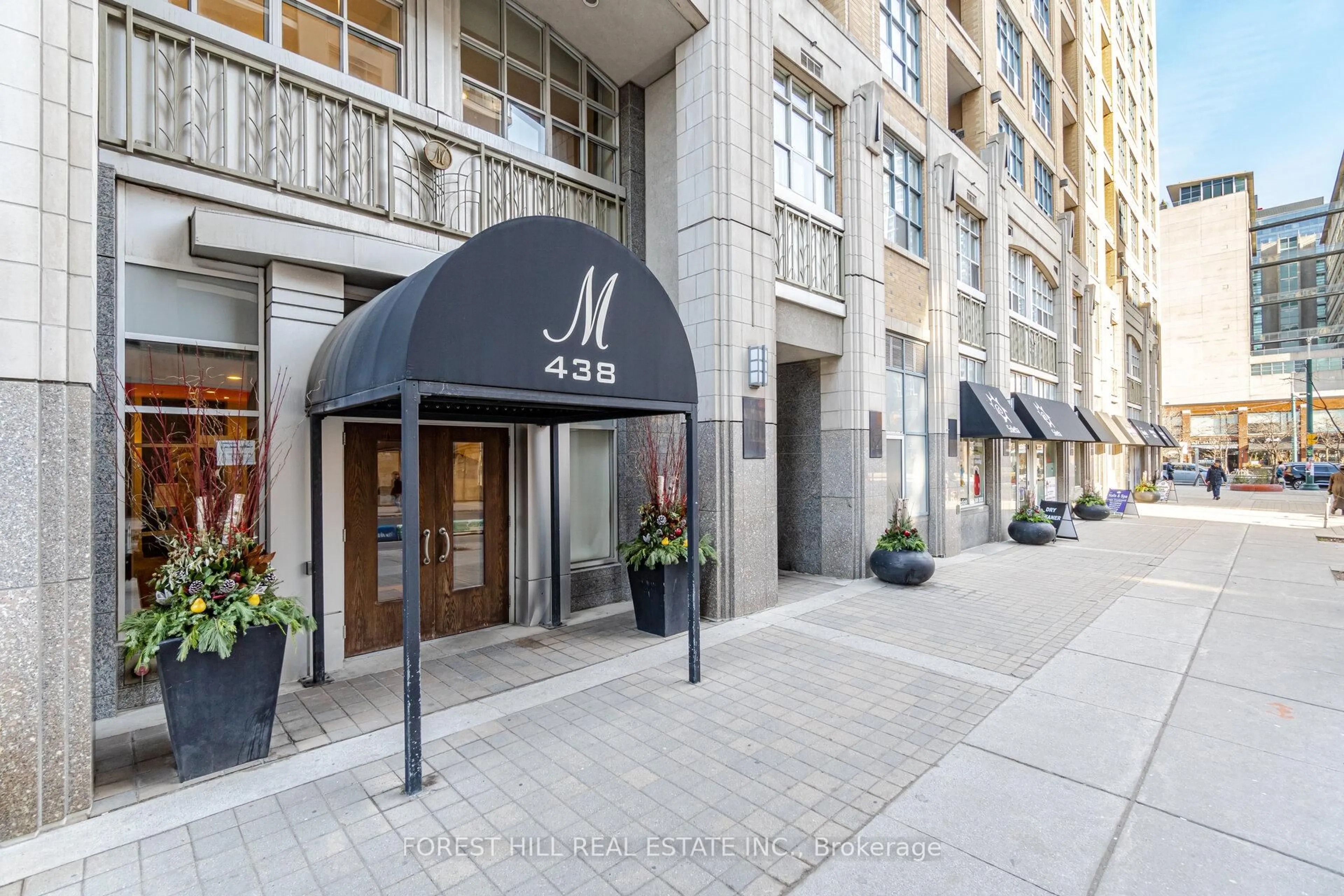 Indoor foyer for 438 Richmond St #722, Toronto Ontario M5V 3S6