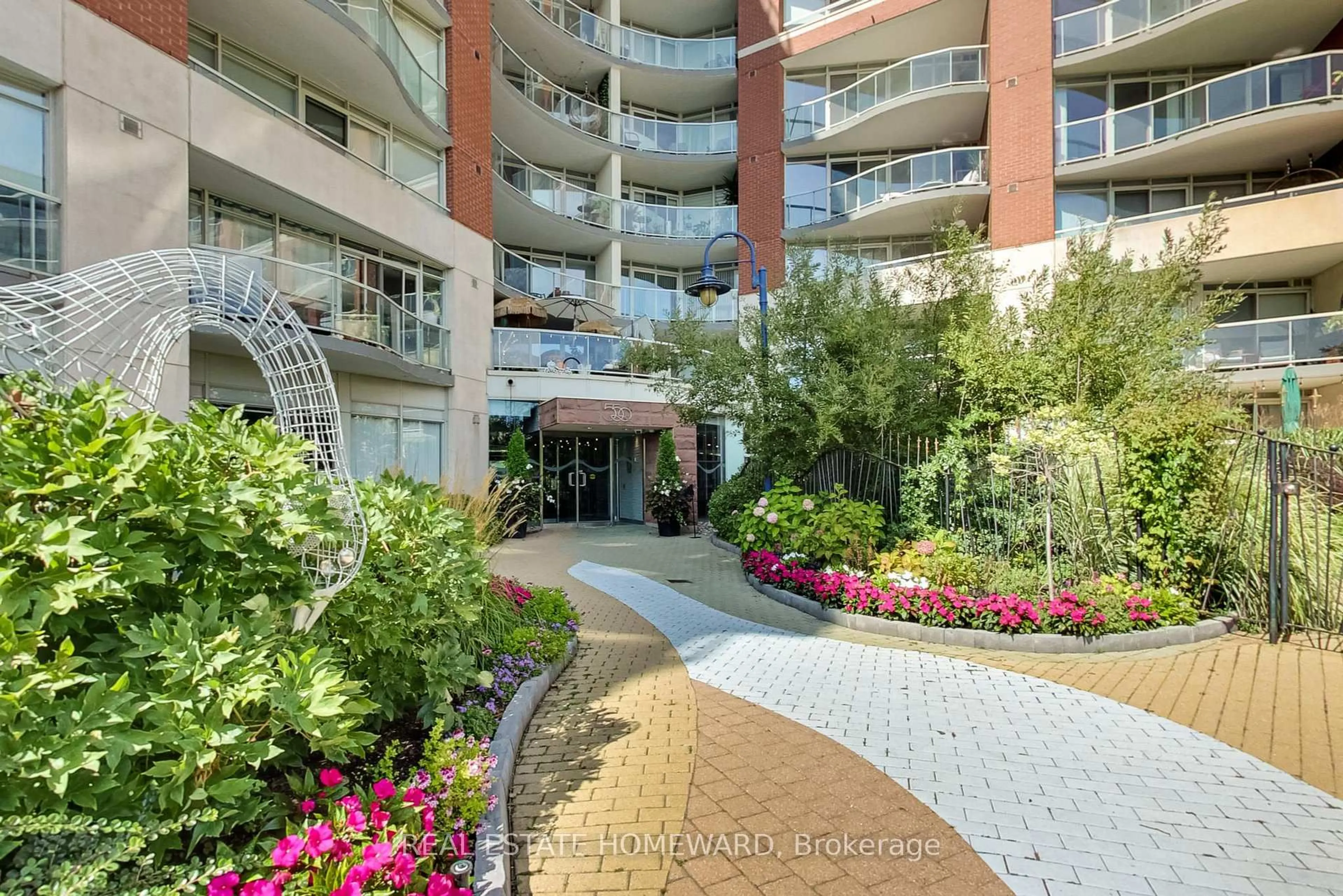 Indoor foyer for 550 Queens Quay #201, Toronto Ontario M5V 3M8