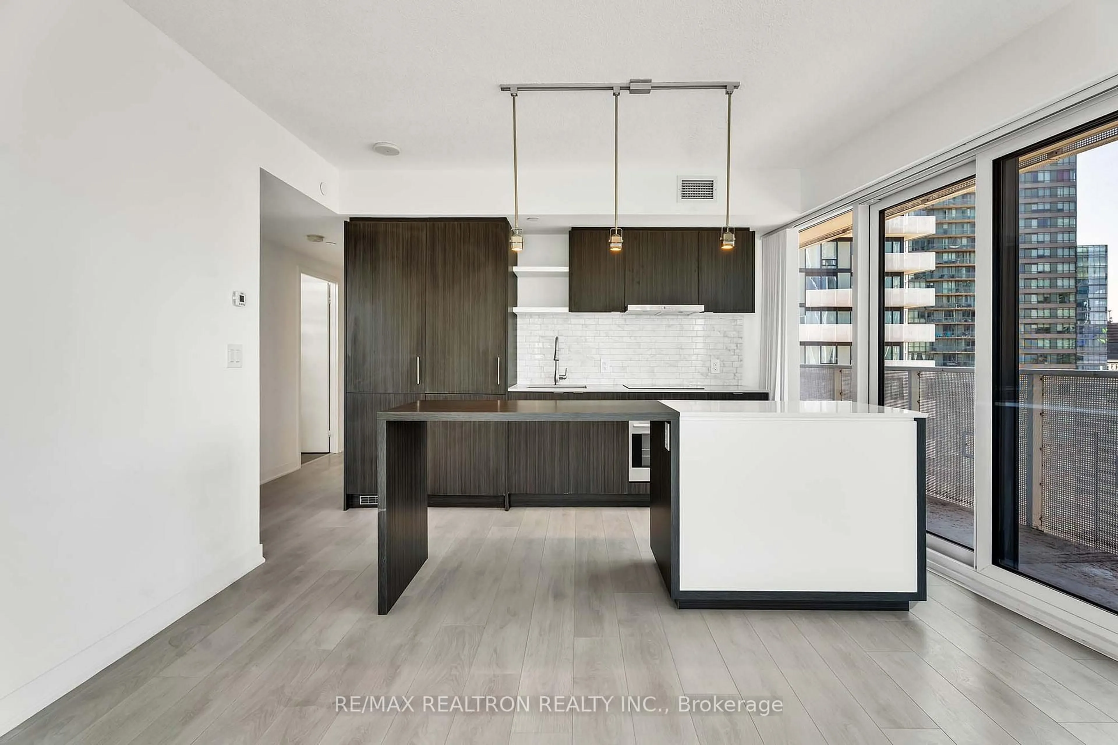 Open concept kitchen, unknown for 88 Harbour St #4004, Toronto Ontario M5J 1B7