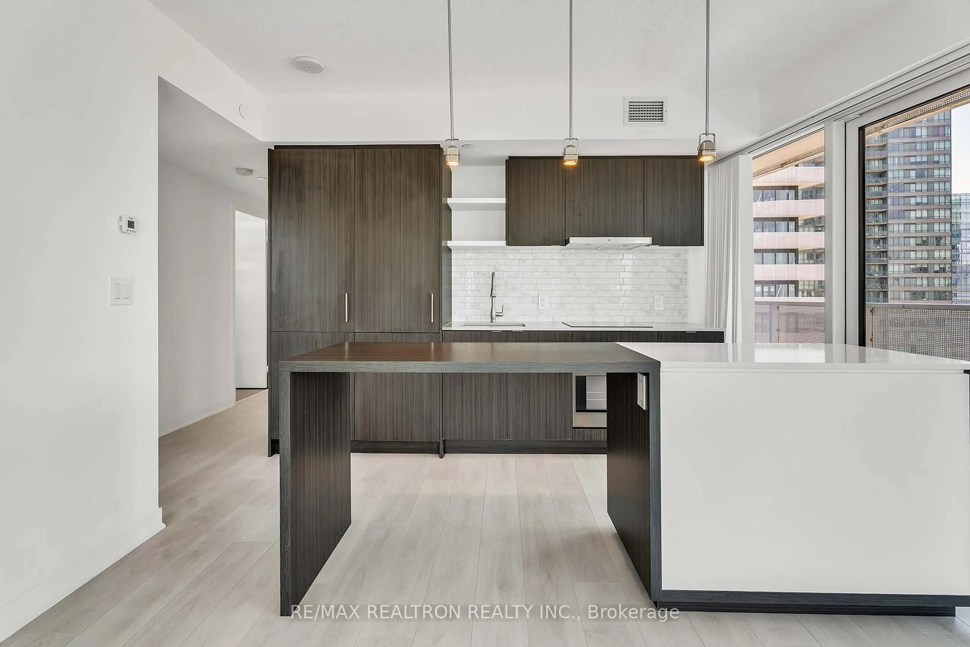 Contemporary kitchen, unknown for 88 Harbour St #4004, Toronto Ontario M5J 1B7