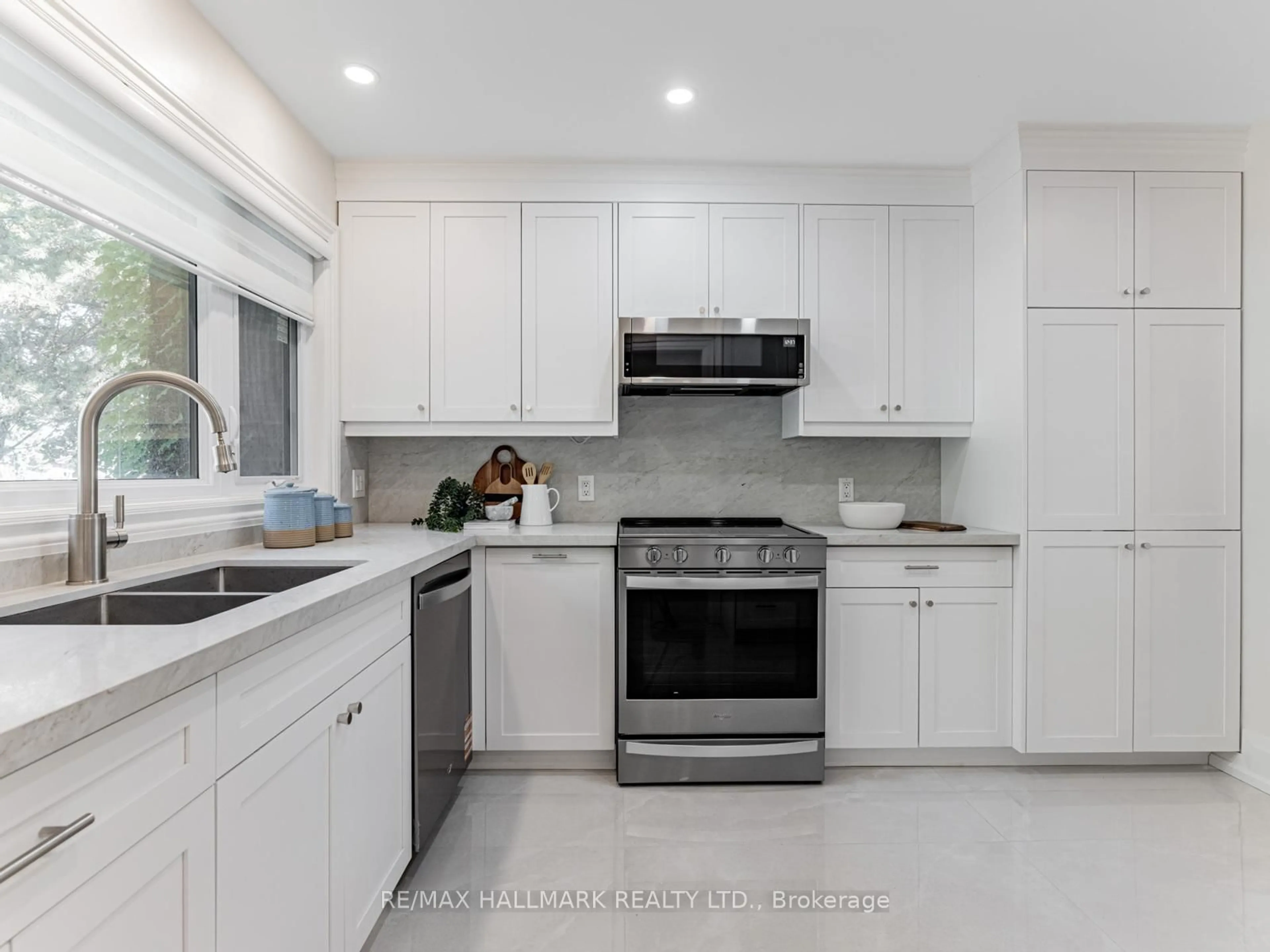Unknown for 1315 Steeles Ave #5, Toronto Ontario M2R 3N2