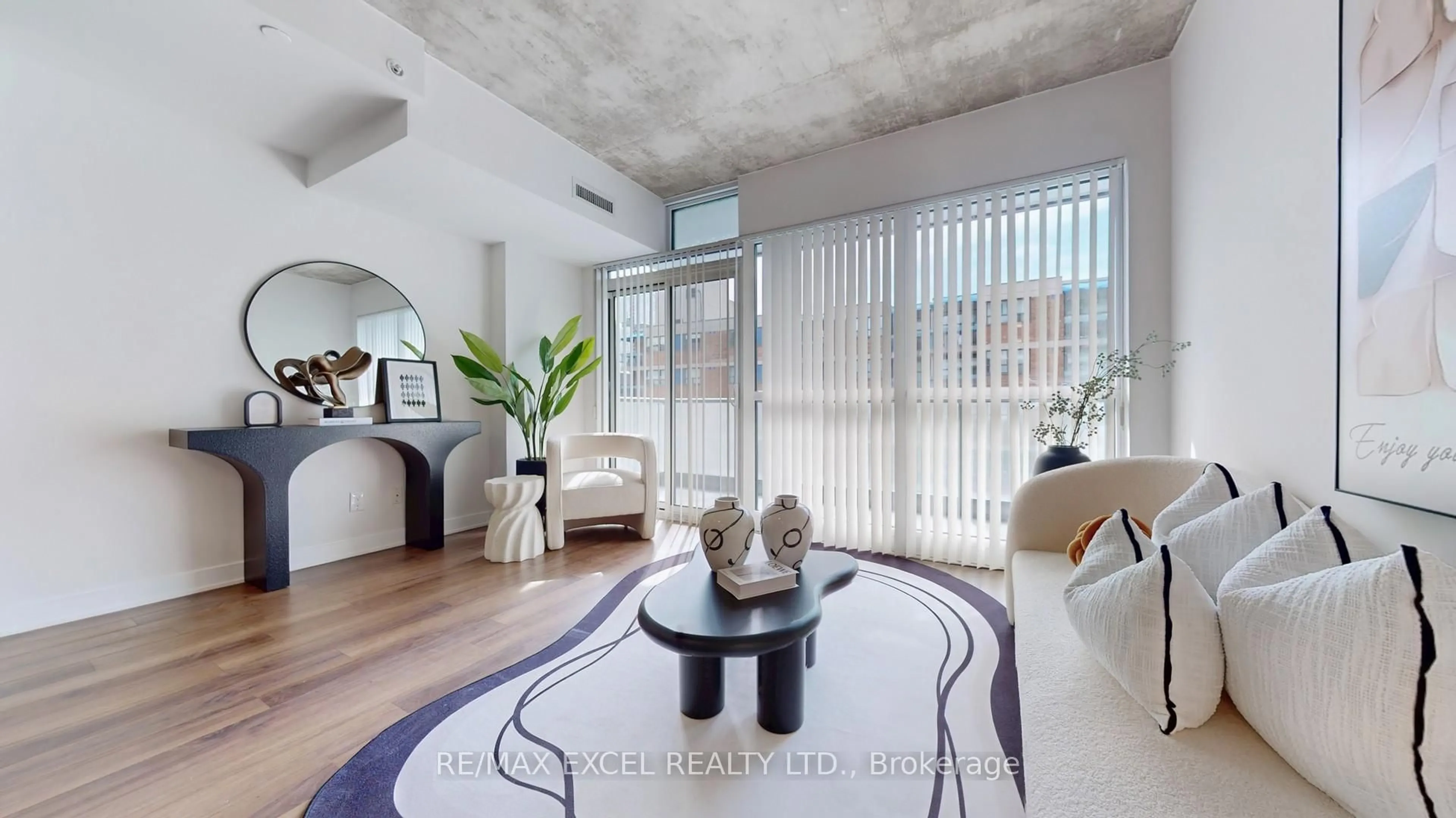 Unknown for 210 Simcoe St #704, Toronto Ontario M5T 1T4