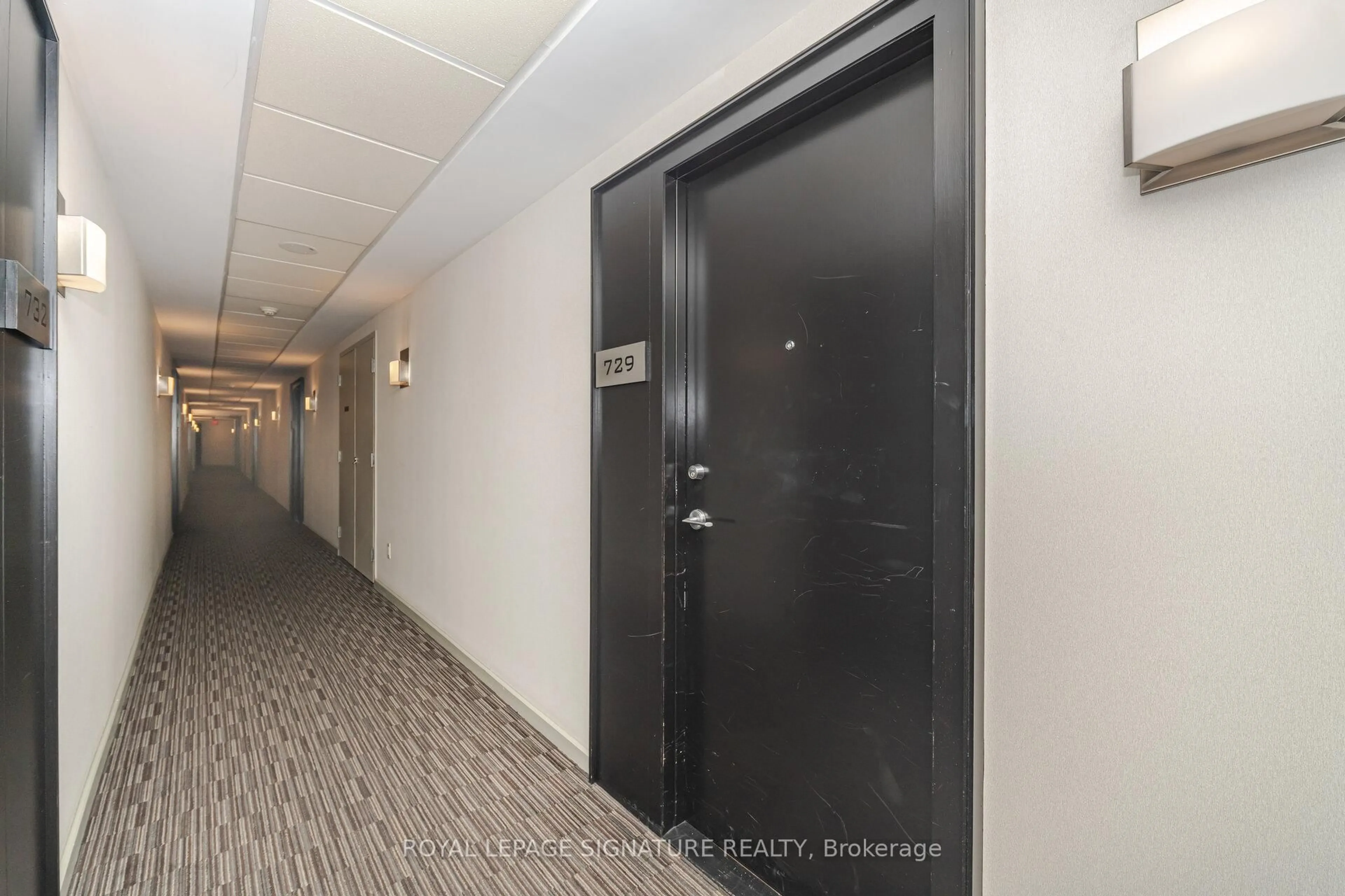 Indoor foyer for 231 Fort York Blvd #729, Toronto Ontario M5V 1B2