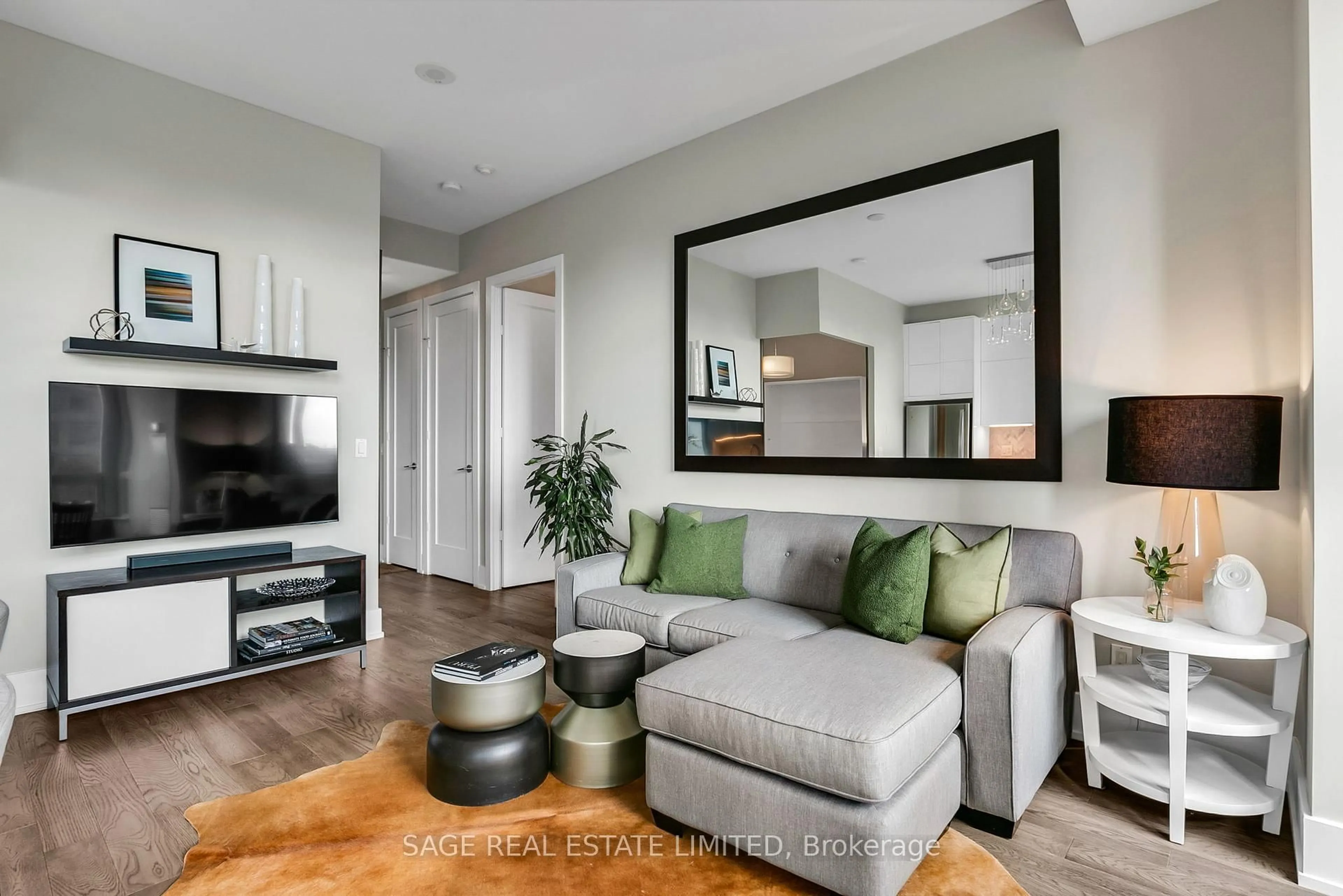 Living room with furniture, unknown for 120 Homewood Ave #522, Toronto Ontario M4Y 2J3