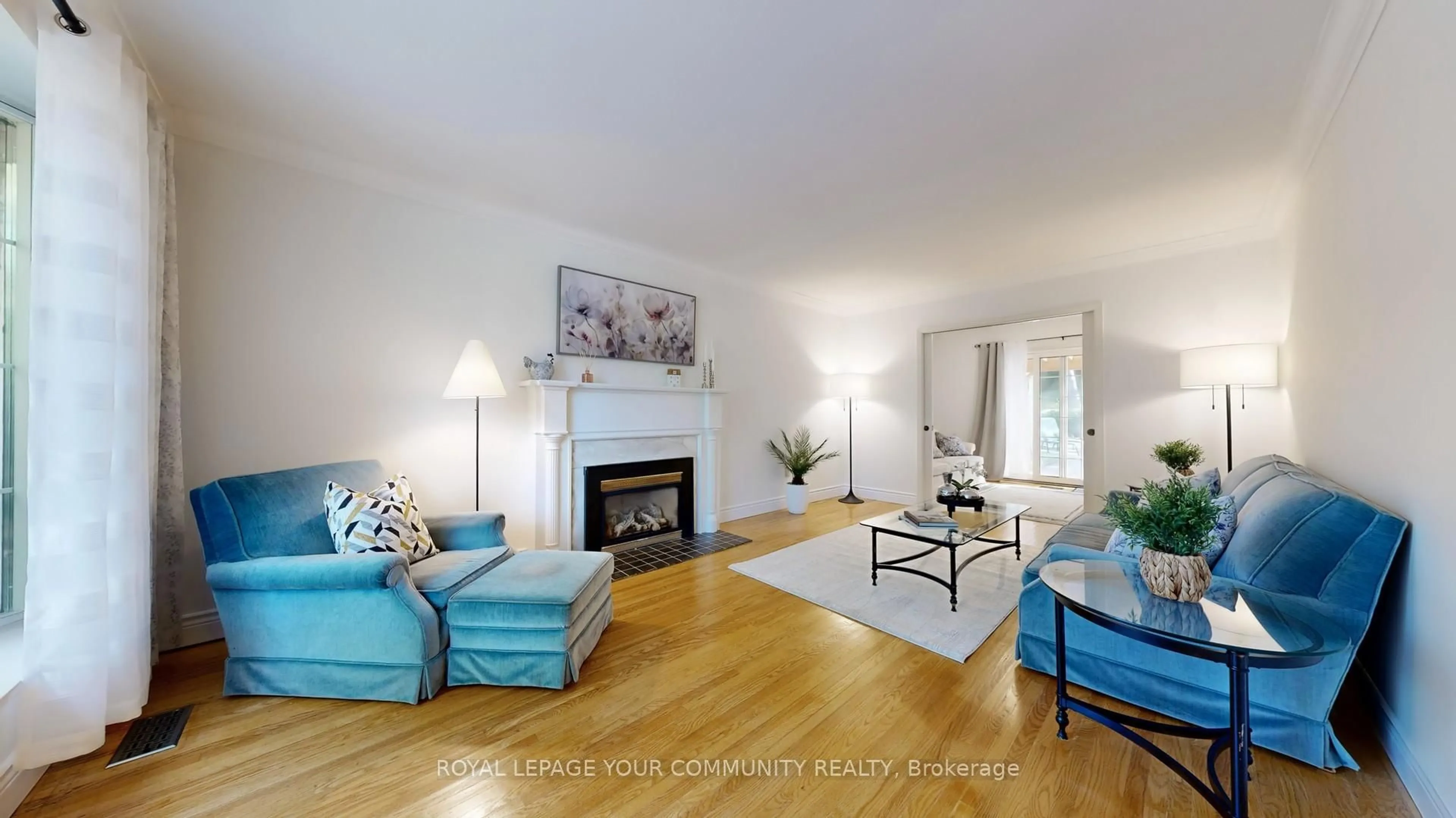 Living room with furniture, wood/laminate floor for 43 Parfield Dr, Toronto Ontario M2J 1C2