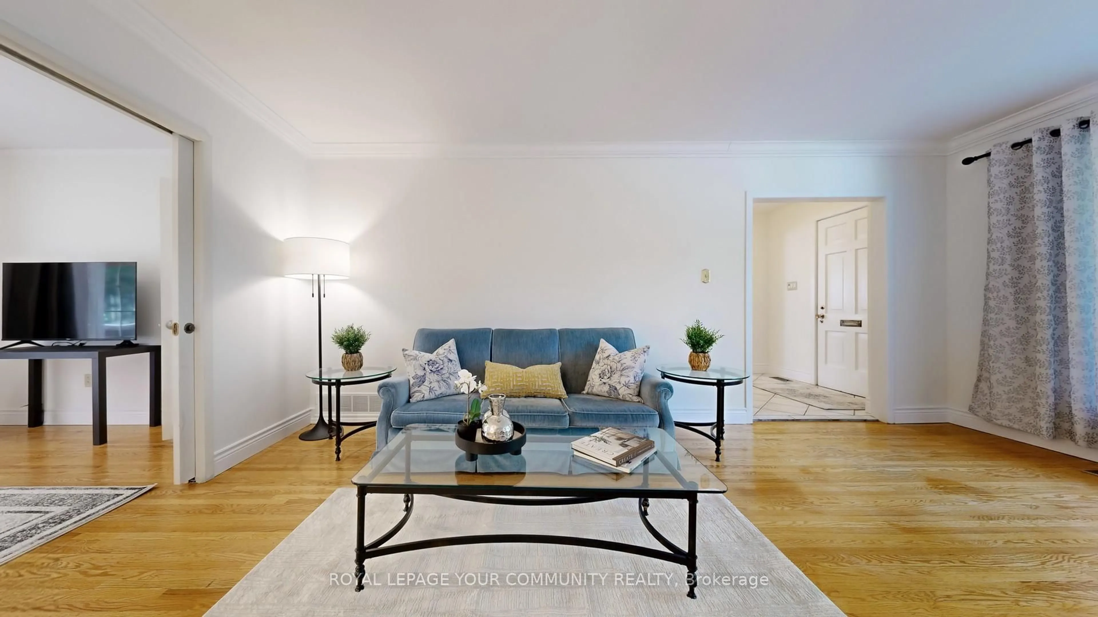 Living room with furniture, unknown for 43 Parfield Dr, Toronto Ontario M2J 1C2