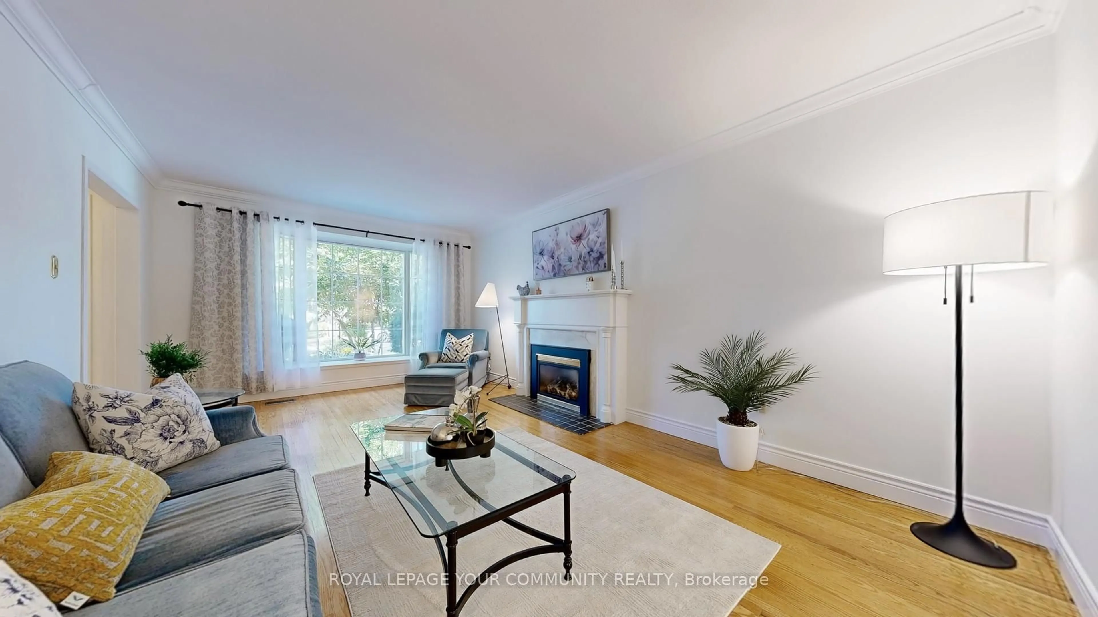 Living room with furniture, wood/laminate floor for 43 Parfield Dr, Toronto Ontario M2J 1C2