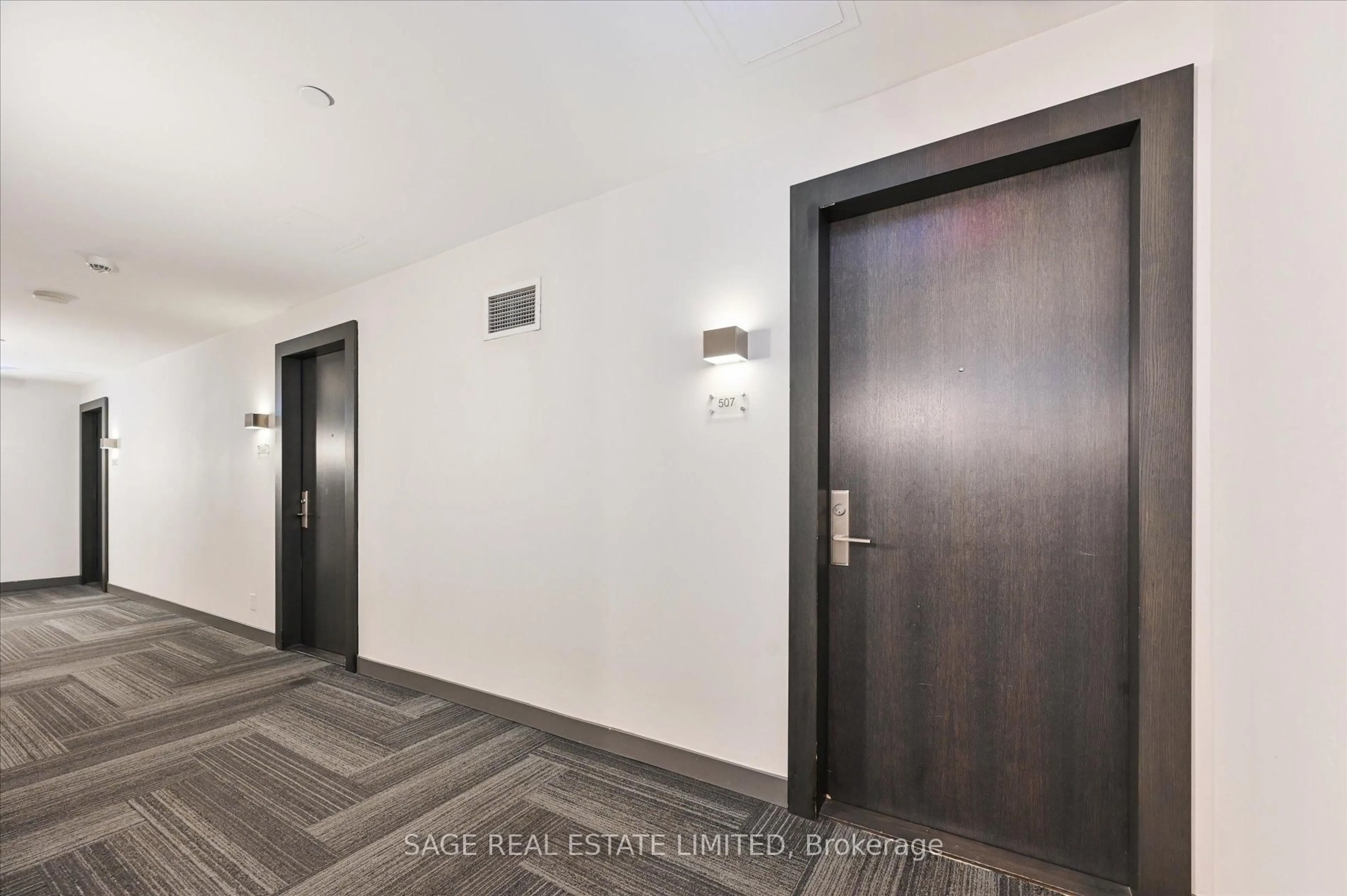 Indoor entryway for 1815 Yonge St #507, Toronto Ontario M4S 1X8