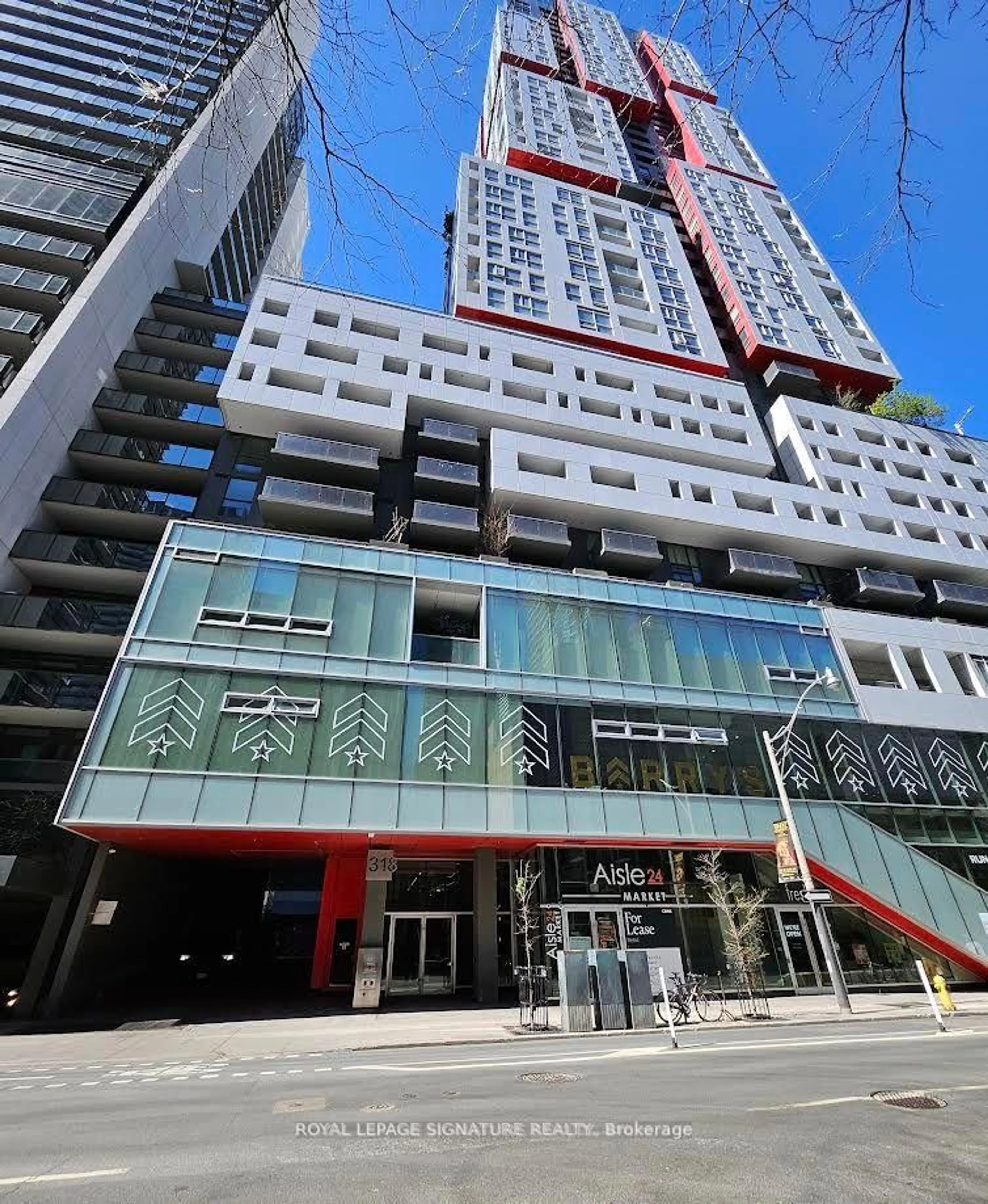 Indoor foyer for 318 Richmond St #1509, Toronto Ontario M5V 1X2