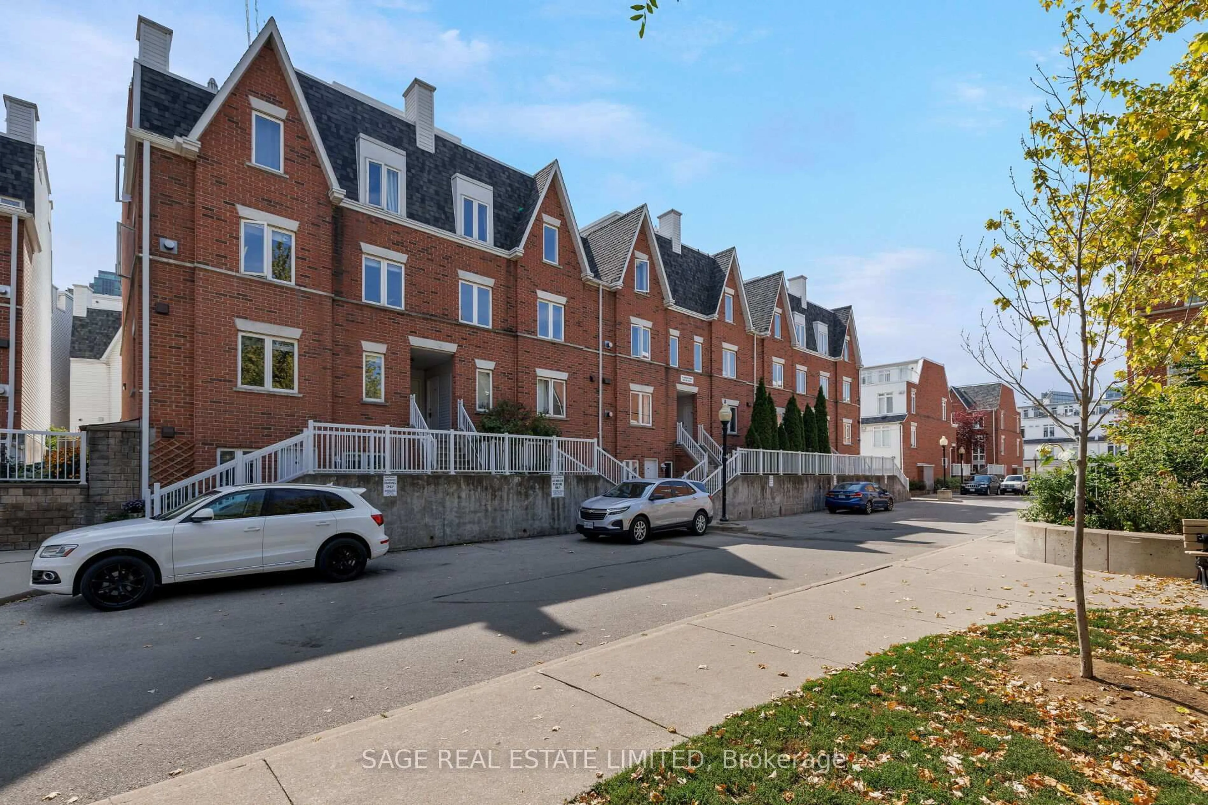 A pic from outside/outdoor area/front of a property/back of a property/a pic from drone, street for 12 Sudbury St #811, Toronto Ontario M6J 3W7