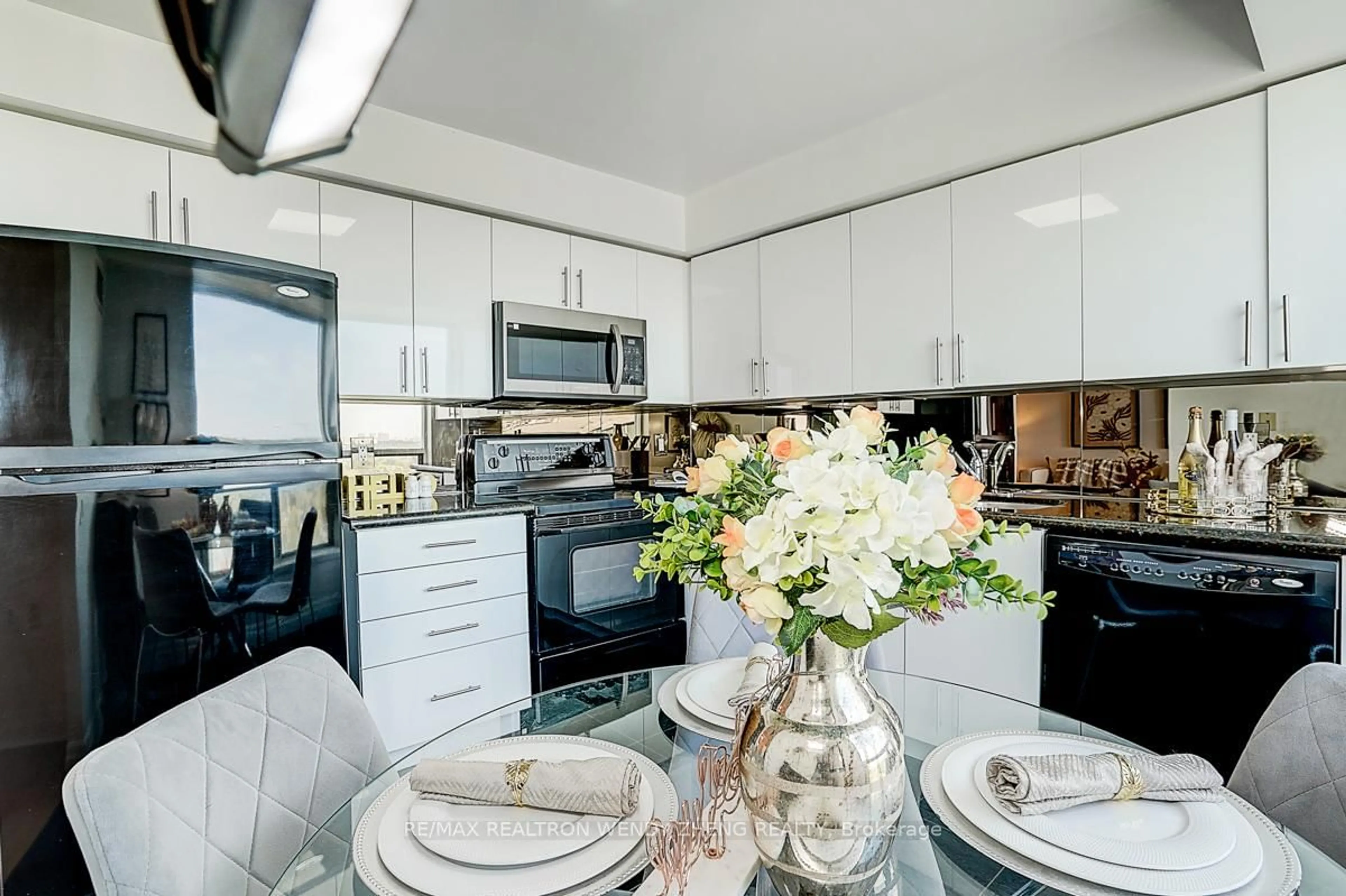 Open concept kitchen, ceramic/tile floor for 21 Hillcrest Ave #2702, Toronto Ontario M2N 7K2