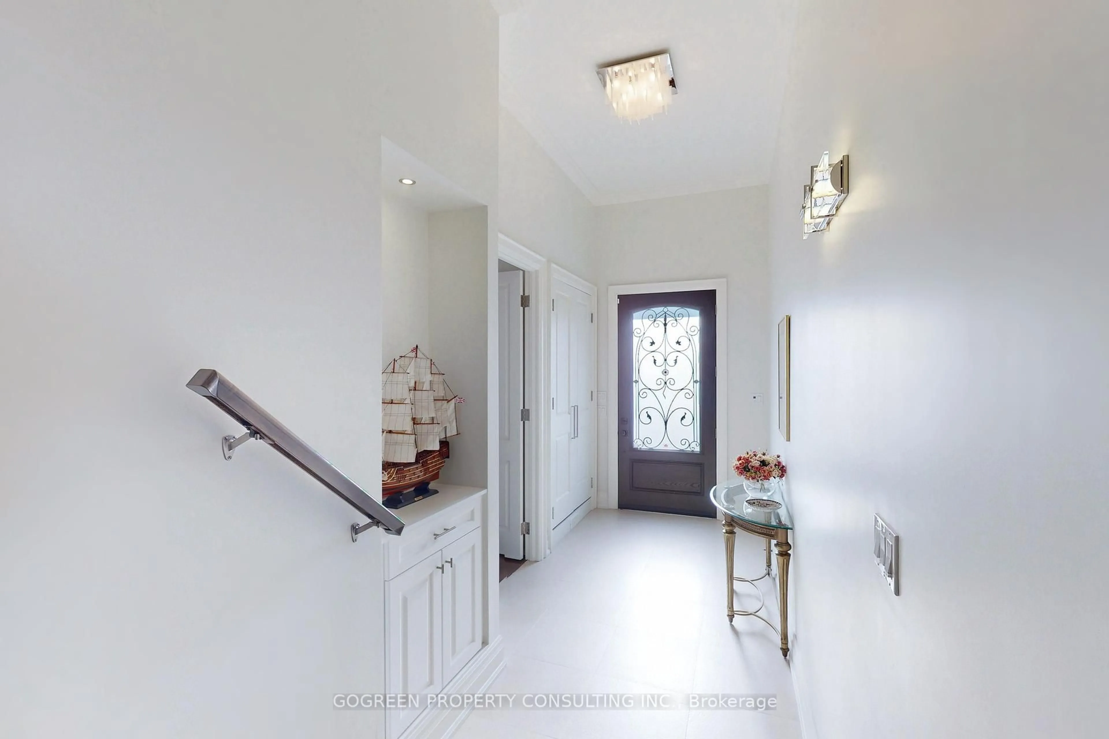 Indoor entryway for 11 Elmview Ave, Toronto Ontario M2N 2S5