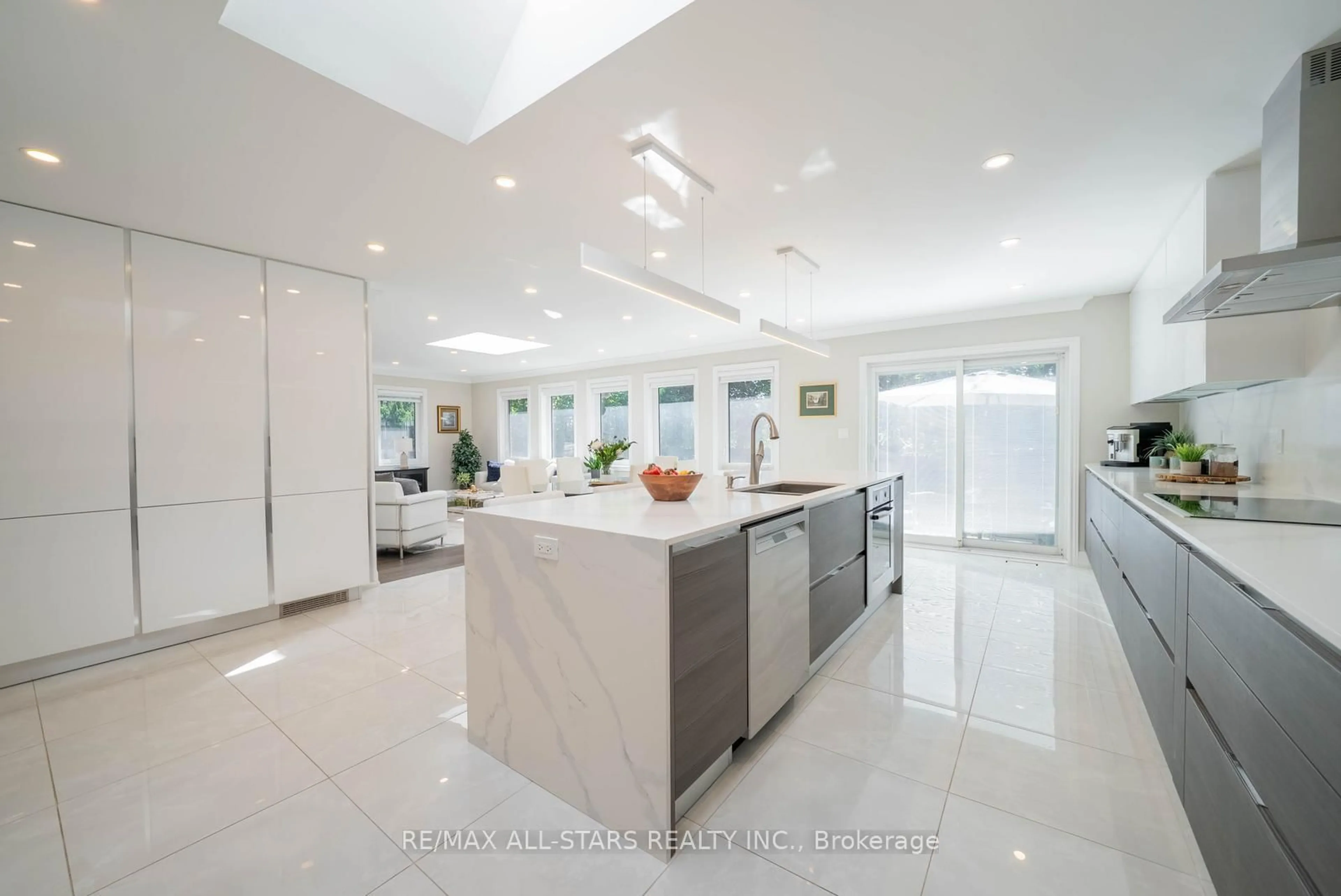 Contemporary kitchen, ceramic/tile floor for 28 Cobblestone Dr, Toronto Ontario M2J 2X7