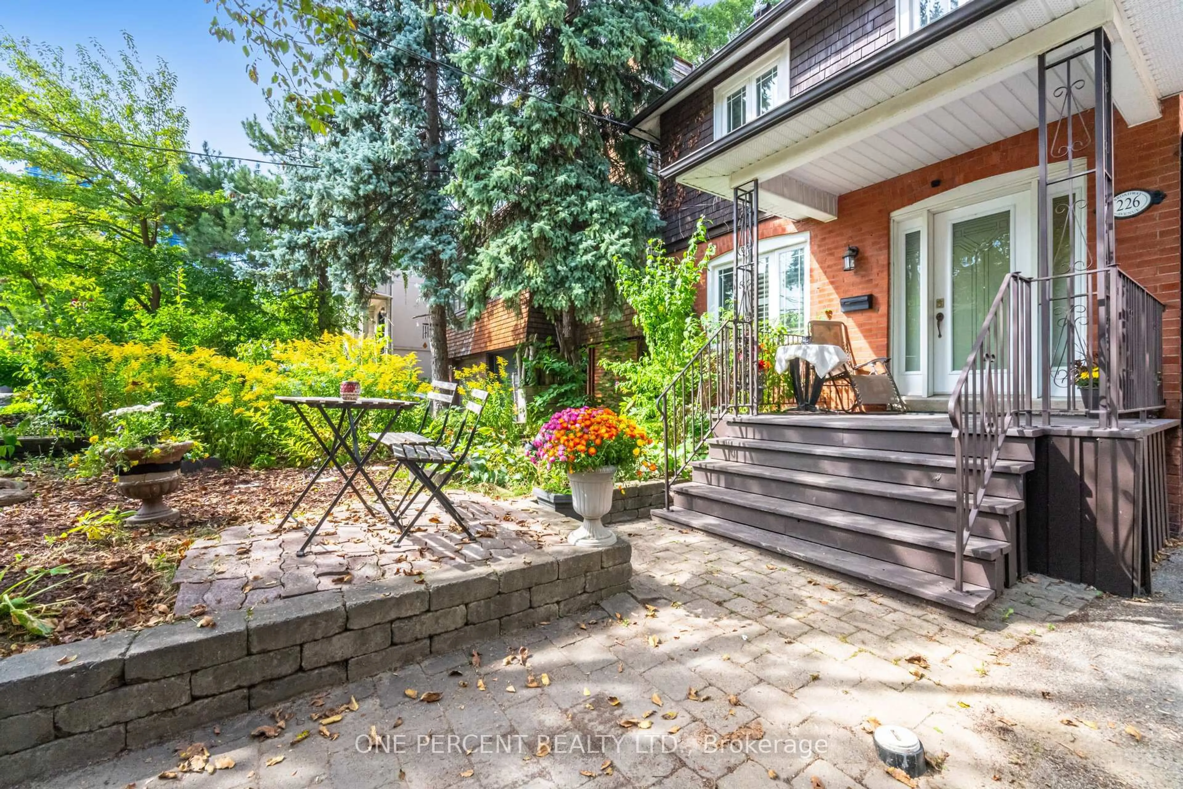 Patio, street for 226 Broadway Ave, Toronto Ontario M4P 1V9