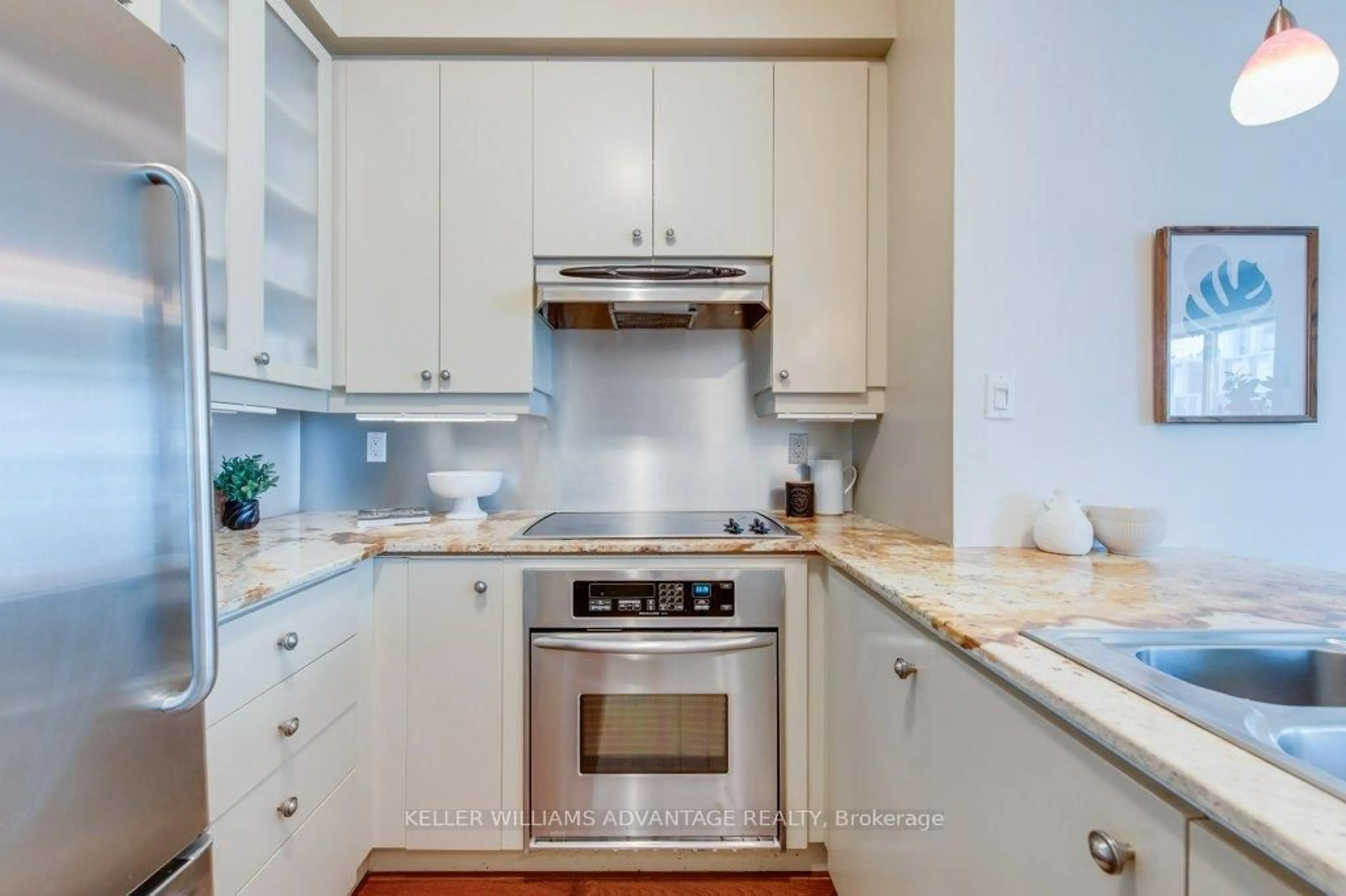 Standard kitchen, unknown for 20 Scrivener Sq #802, Toronto Ontario M4W 3X9
